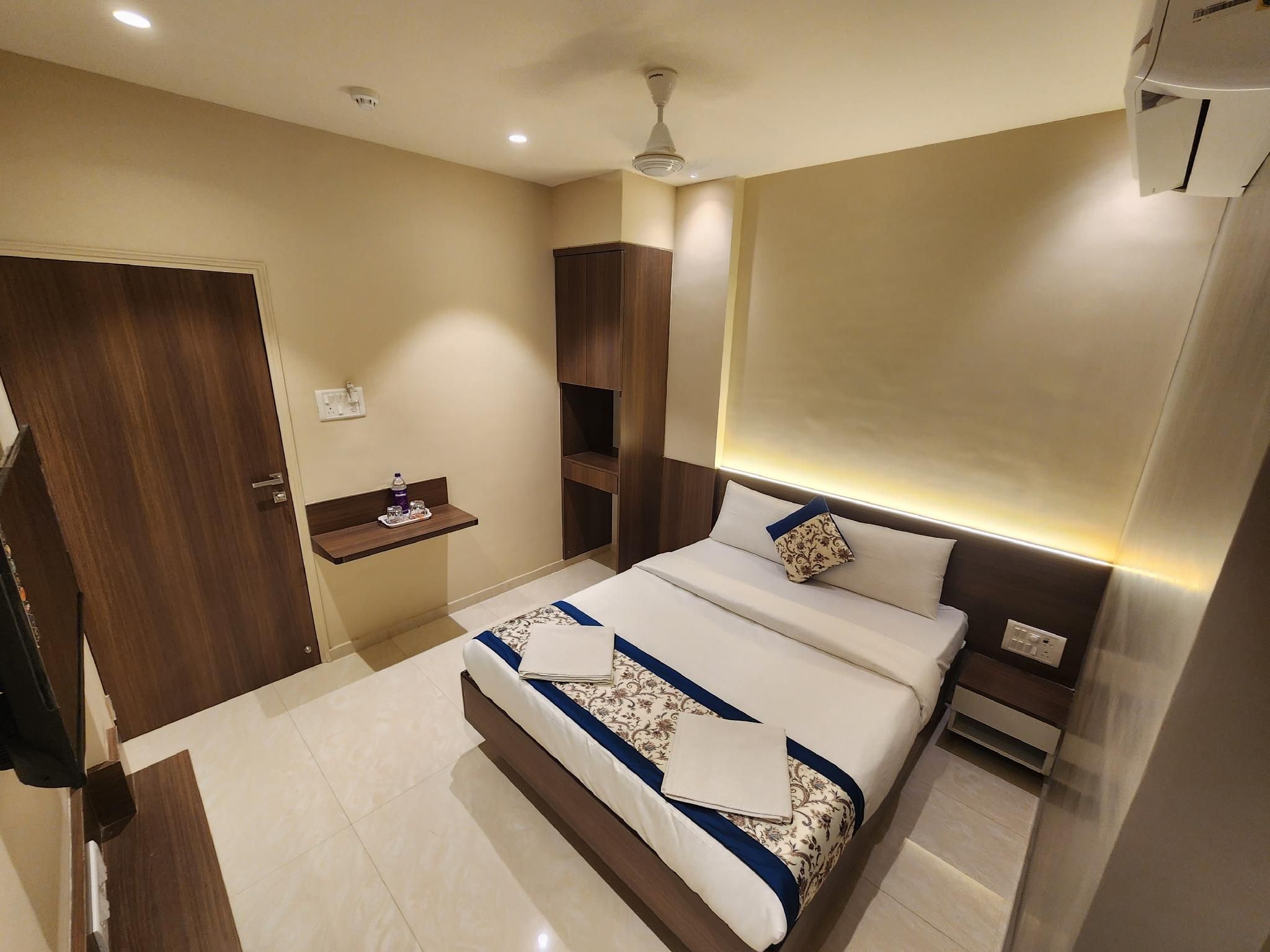 Hotel Yatri Inn Standard 2