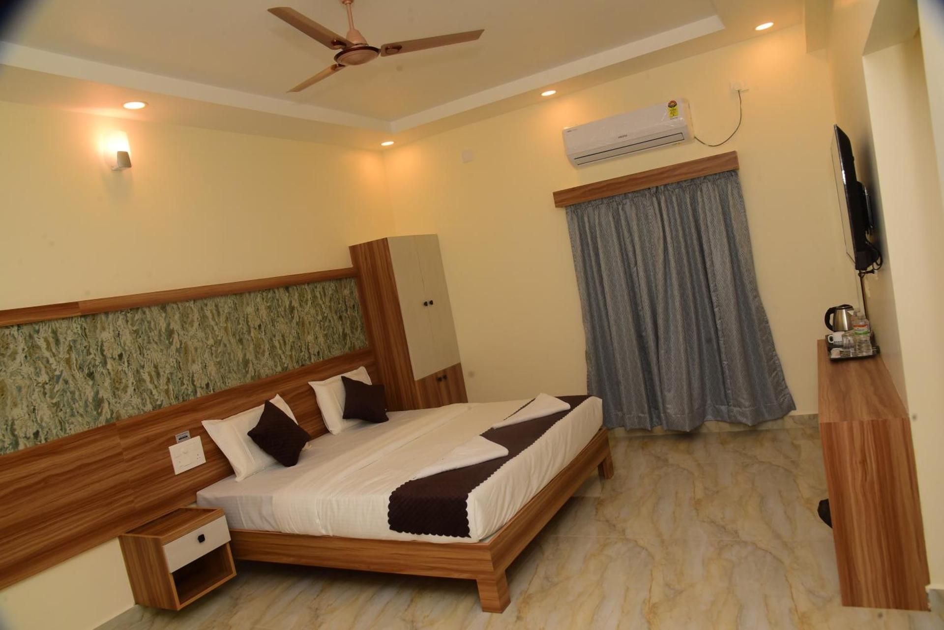 VAINAVI RESIDENCY Deluxe Double or Twin