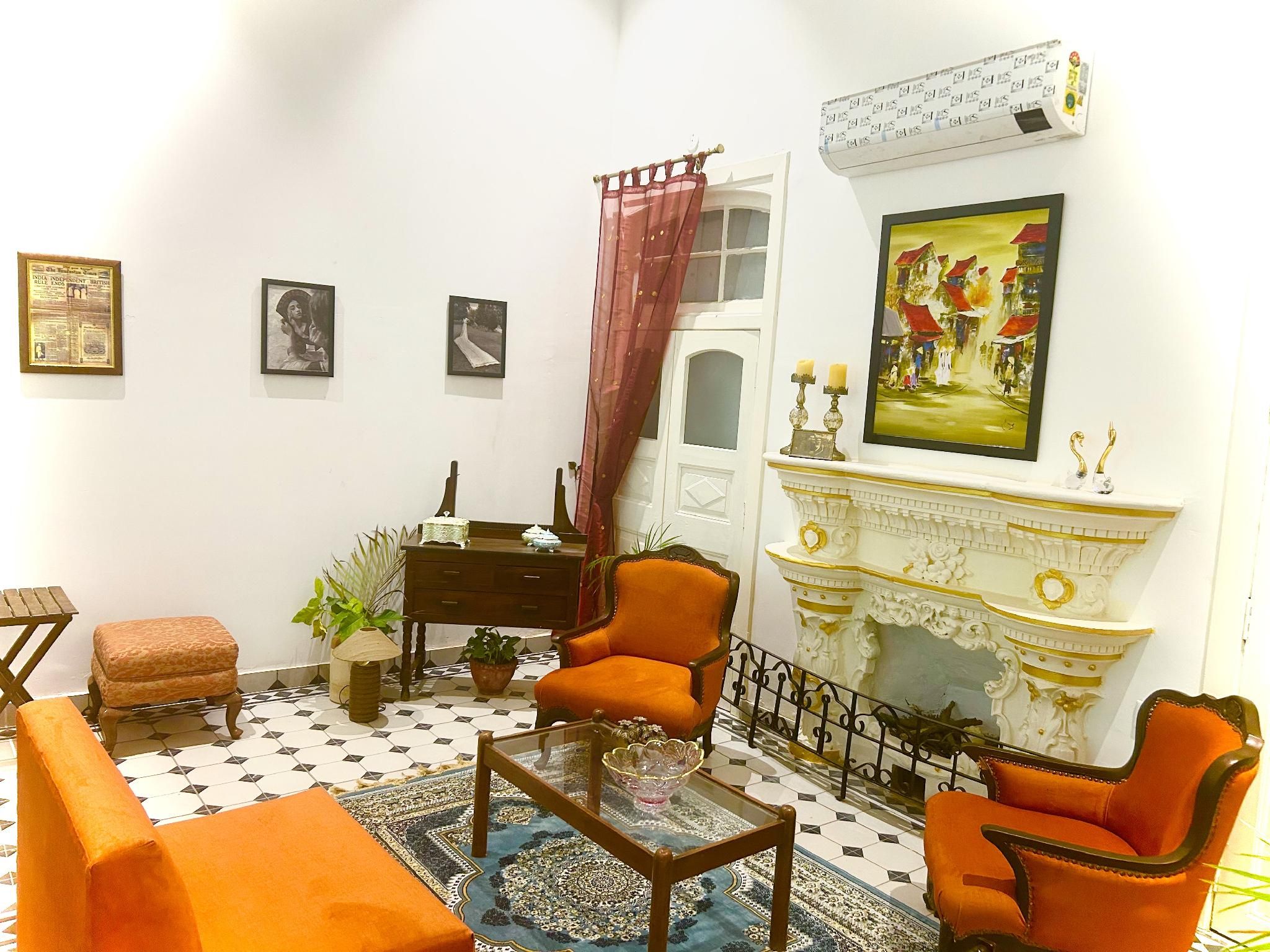 Shared lounge/TV area