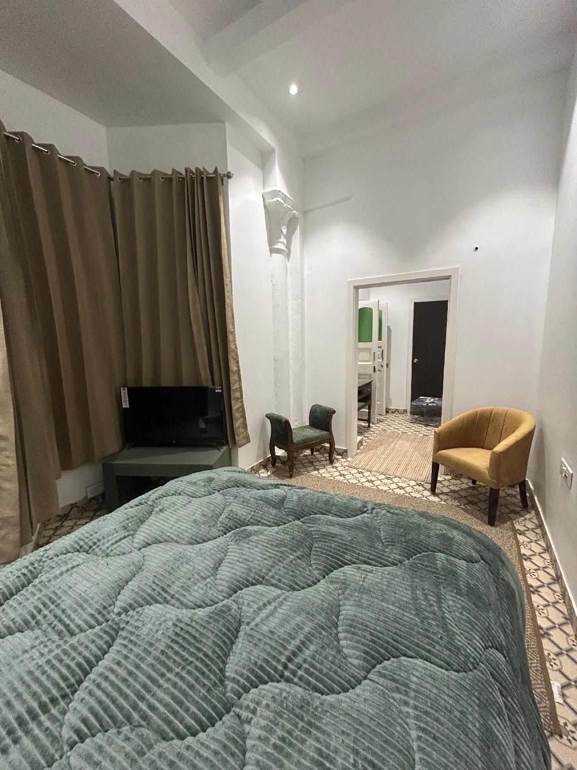 Grand Villa Queen Room 3