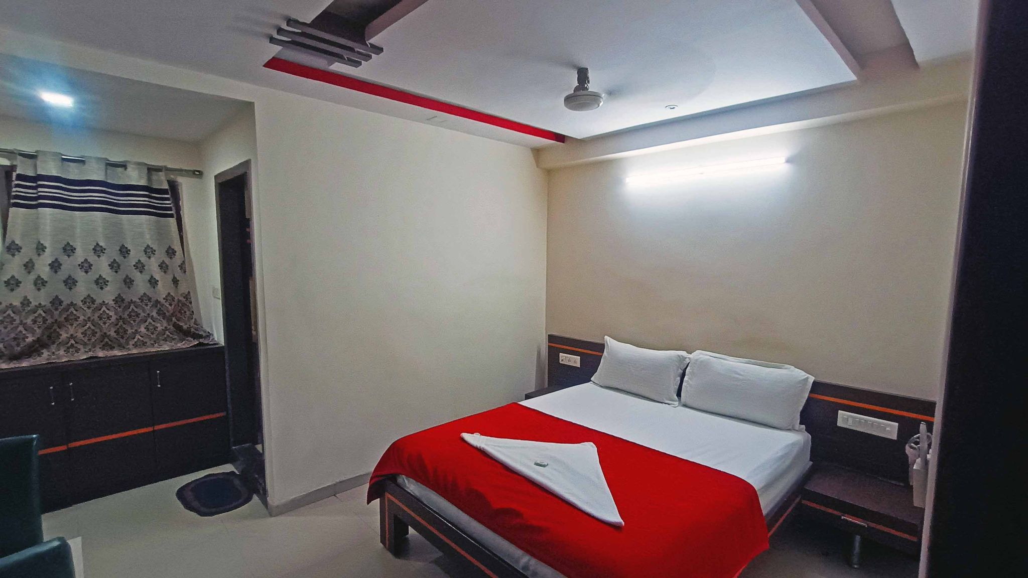 Hotel Santosh Castle Deluxe Double Room with Air Conditioning 6