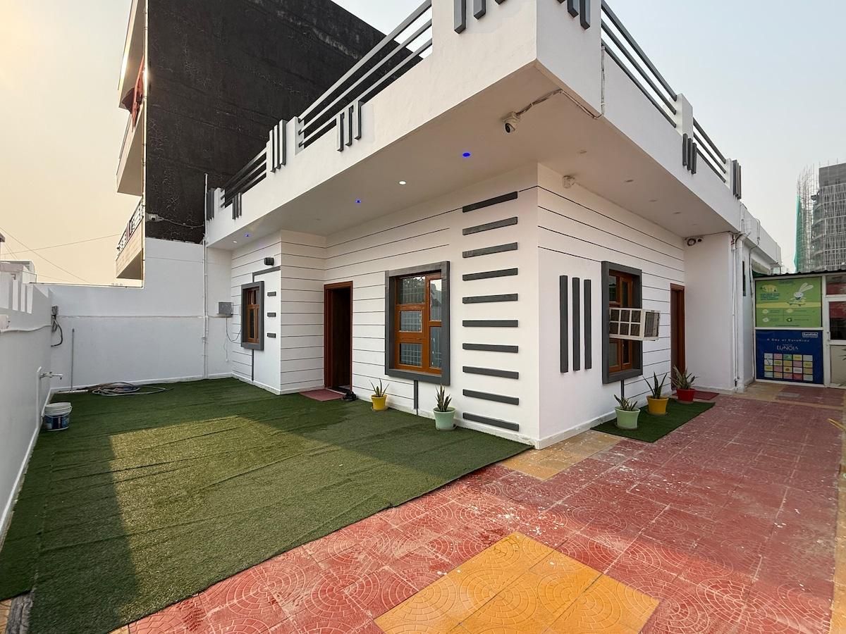 ParkHaven, Luxury Villa with Garden View