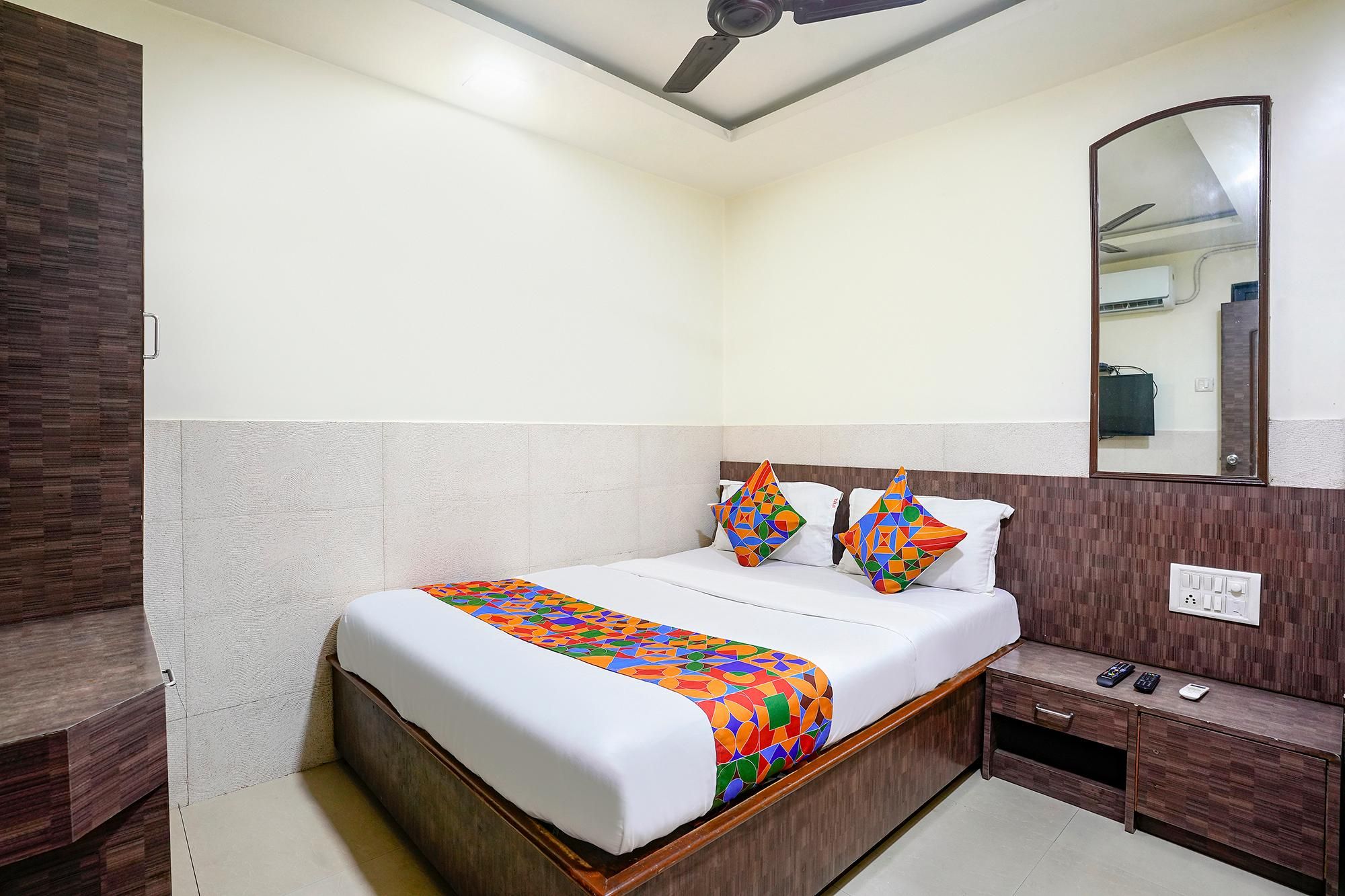 Fabhotel Royal Residency Kurla Deluxe Room