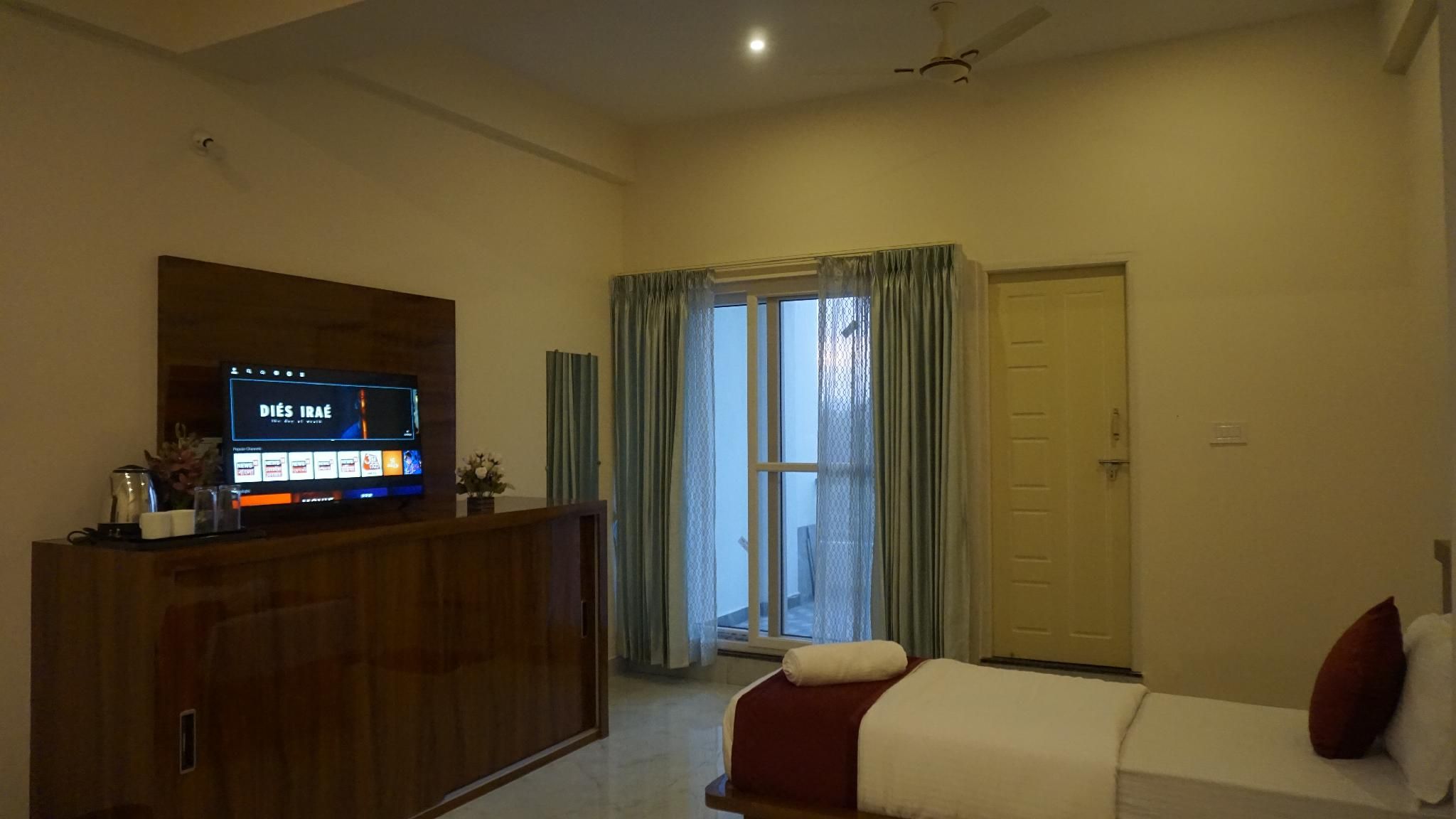 D D Luxury Inn Triple Balcony 3