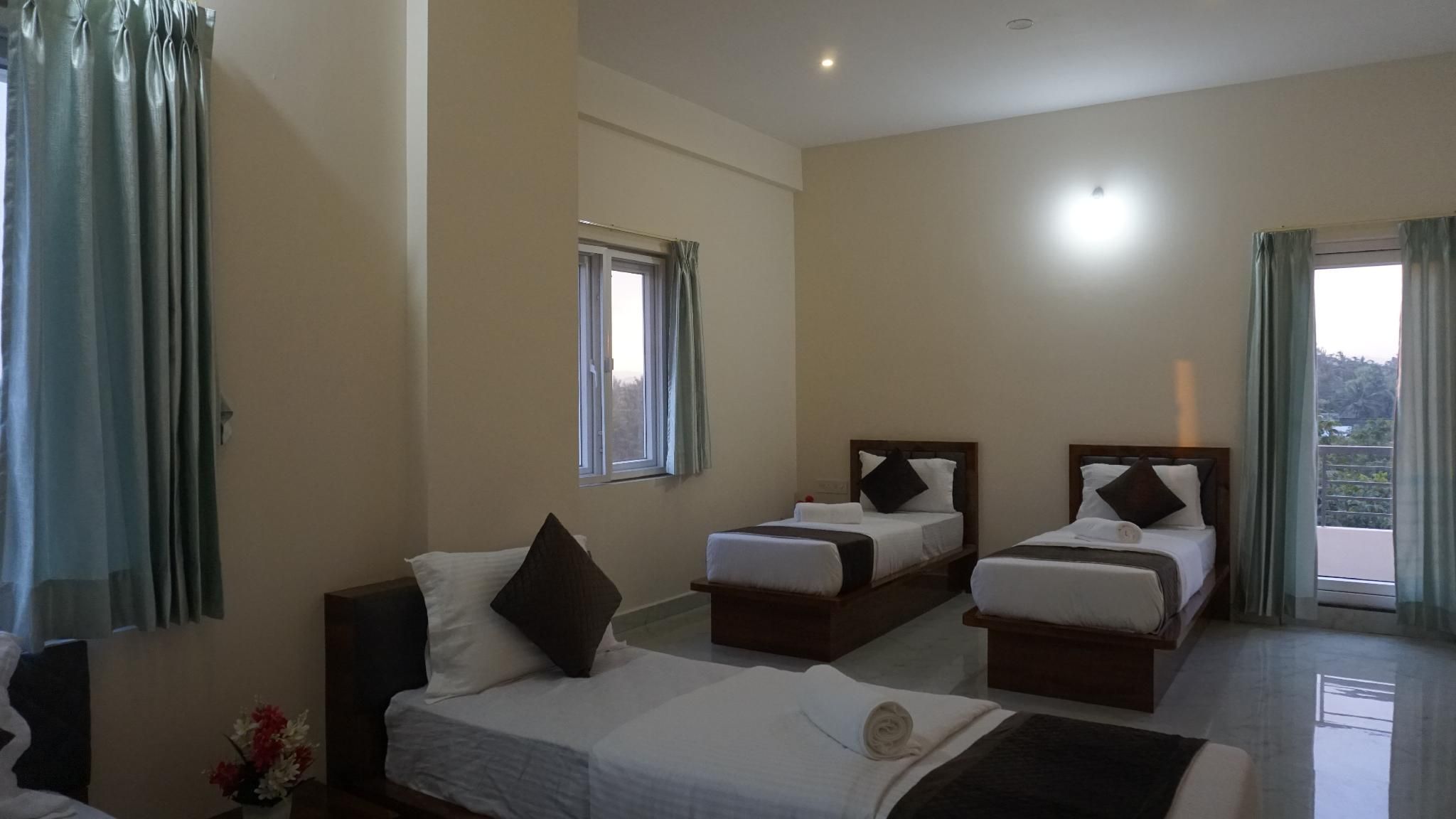 D D Luxury Inn Triple Single Twin Room