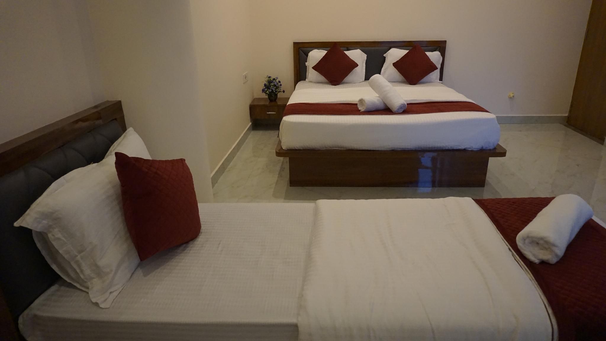 D D Luxury Inn Triple Balcony 2