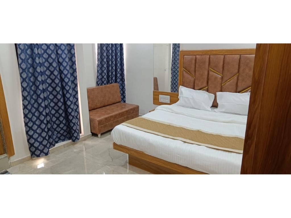 Shera Inn AC Deluxe Room  4