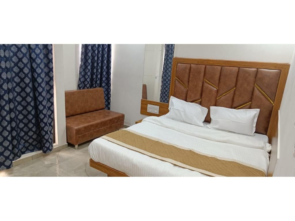 Shera Inn AC Deluxe Room  3