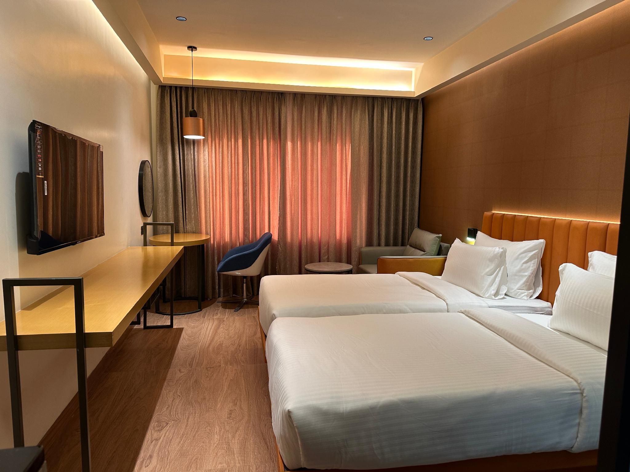 37th Crescent Mumbai Twin Bed Room