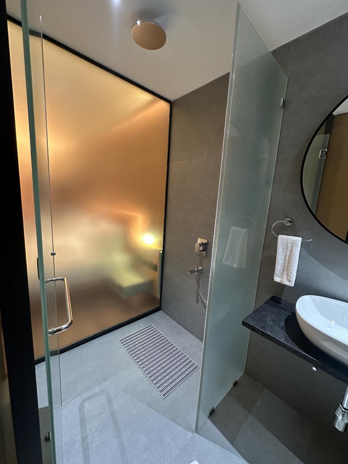 37th Crescent Mumbai Twin Bed Room 3