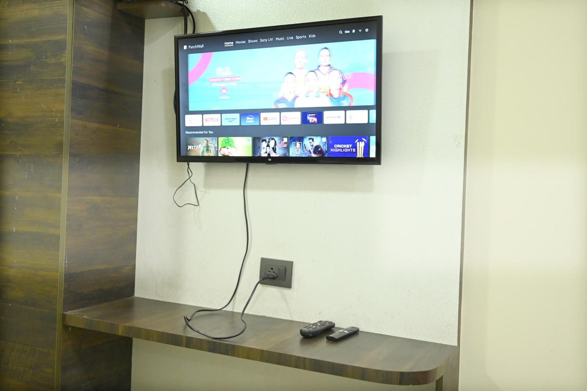 Shared lounge/TV area