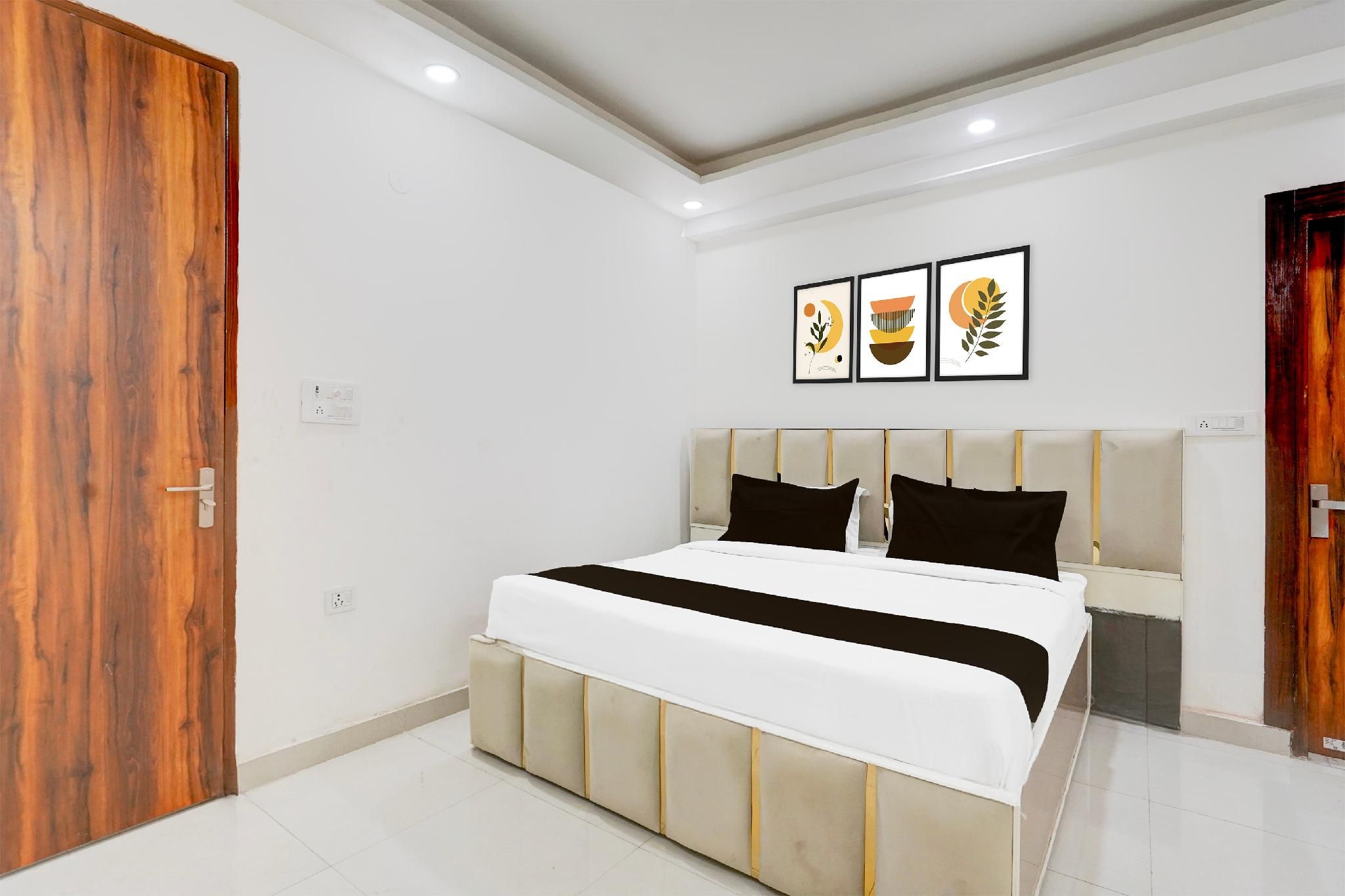 Hotel O Oshiva Stay Classic Double or Twin 2