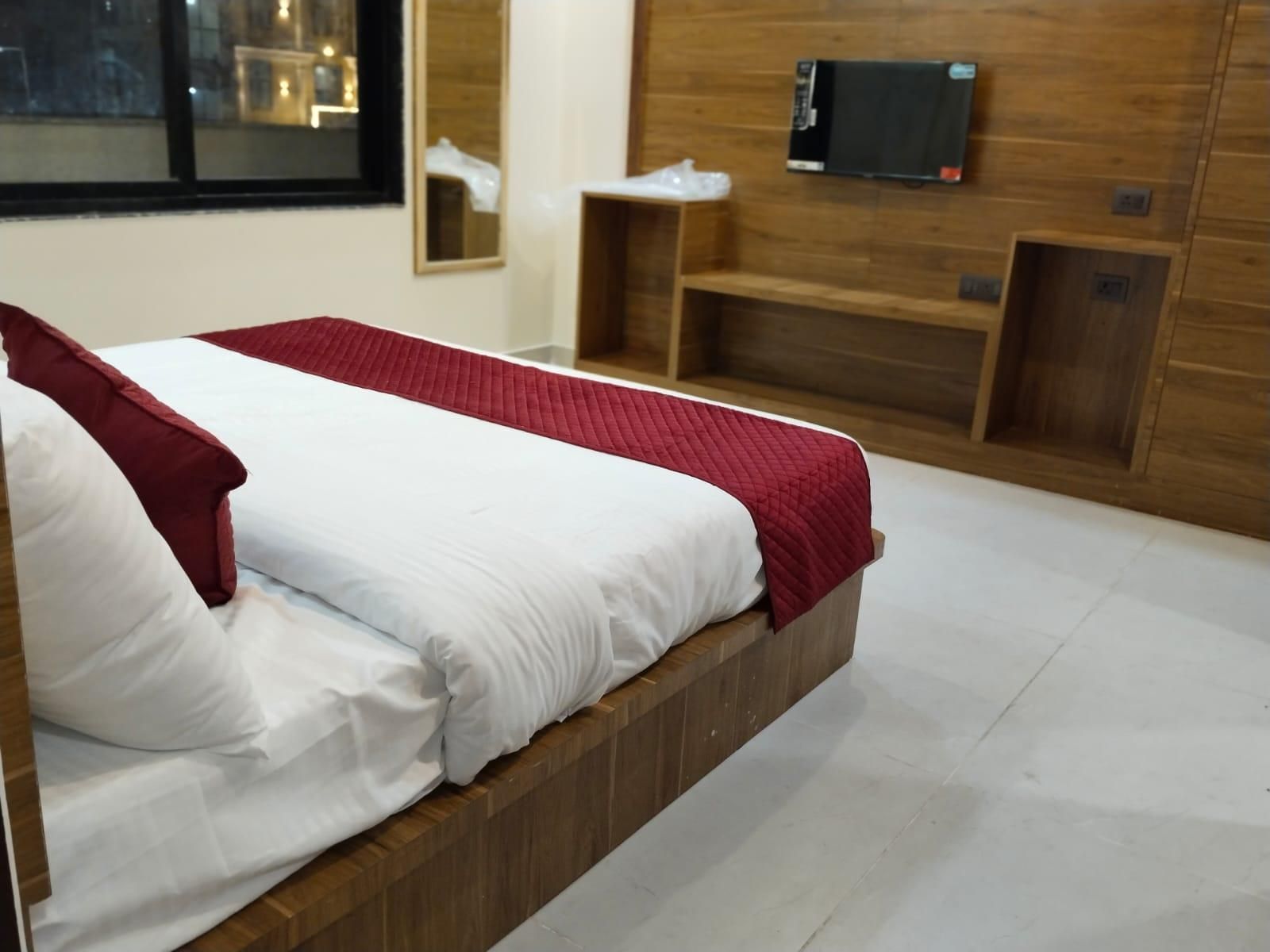 Hotel MB Grand Deluxe 2