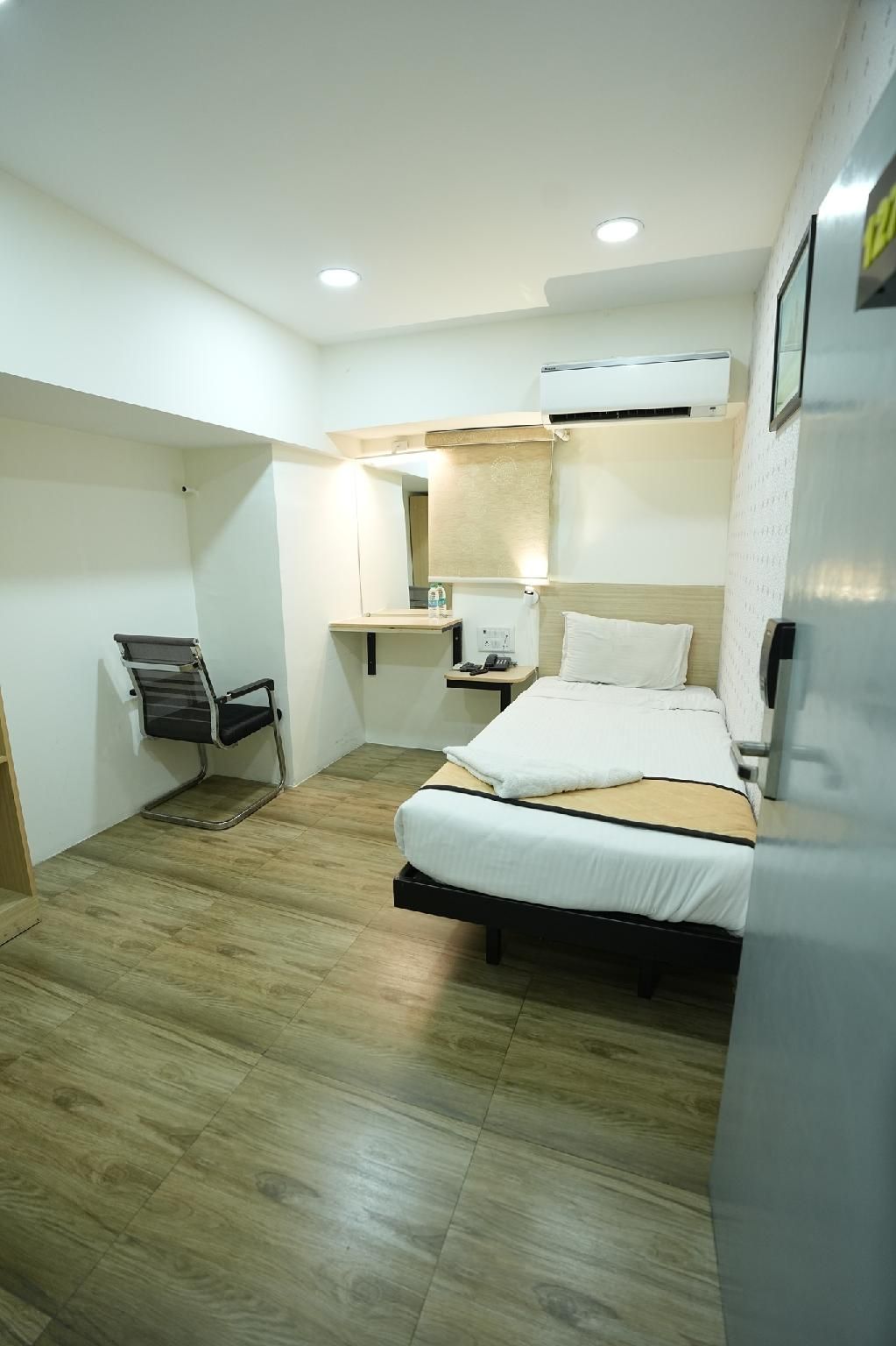 Single Room with Shared Bathroom