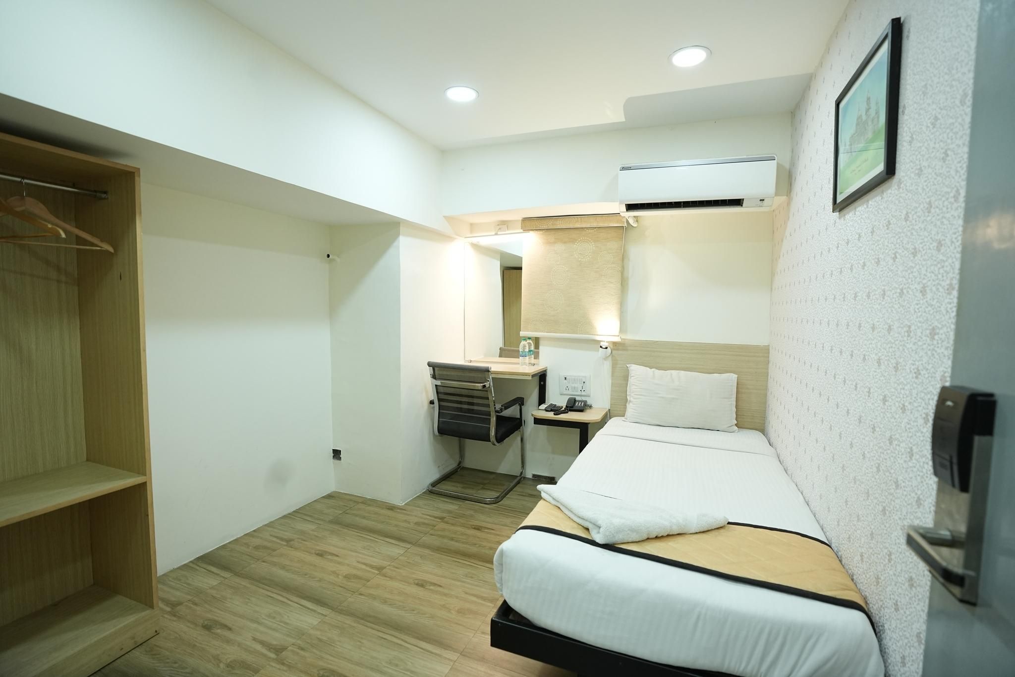 Single Room with Shared Bathroom