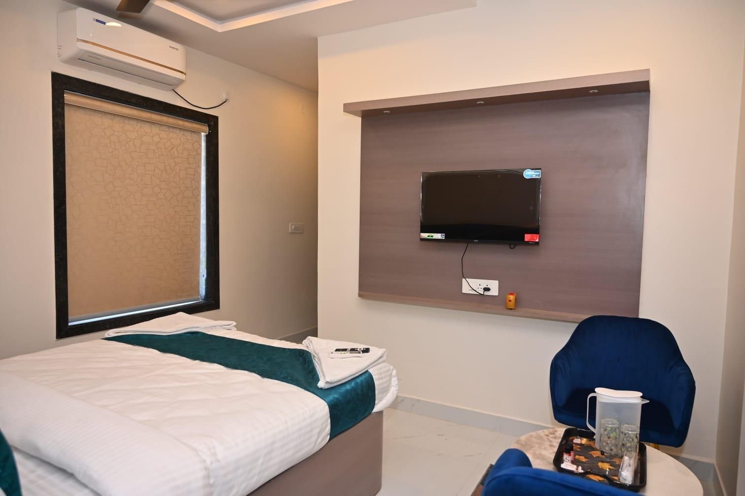 Sharan's Inn Suites & Banquets Family Room 2