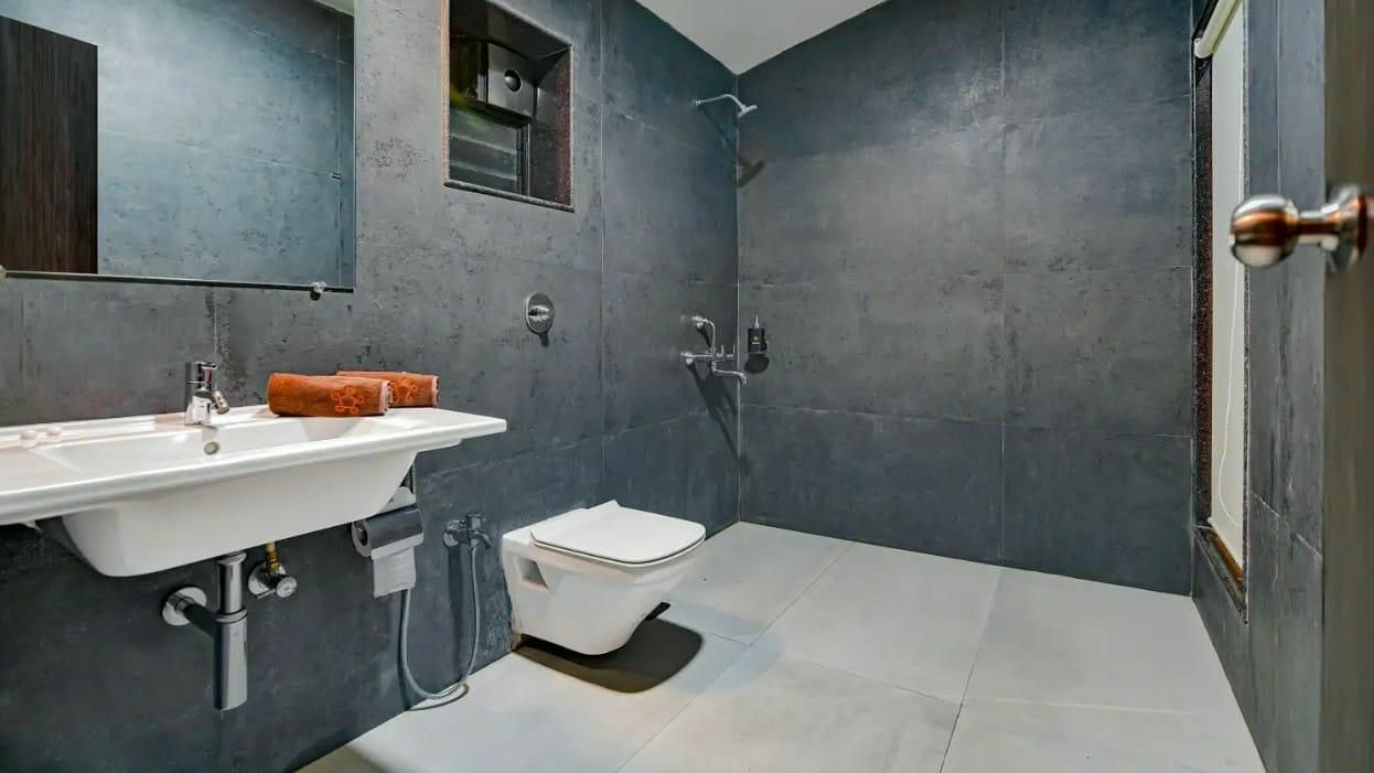 Strawberry Inn Deluxe Family Room 3