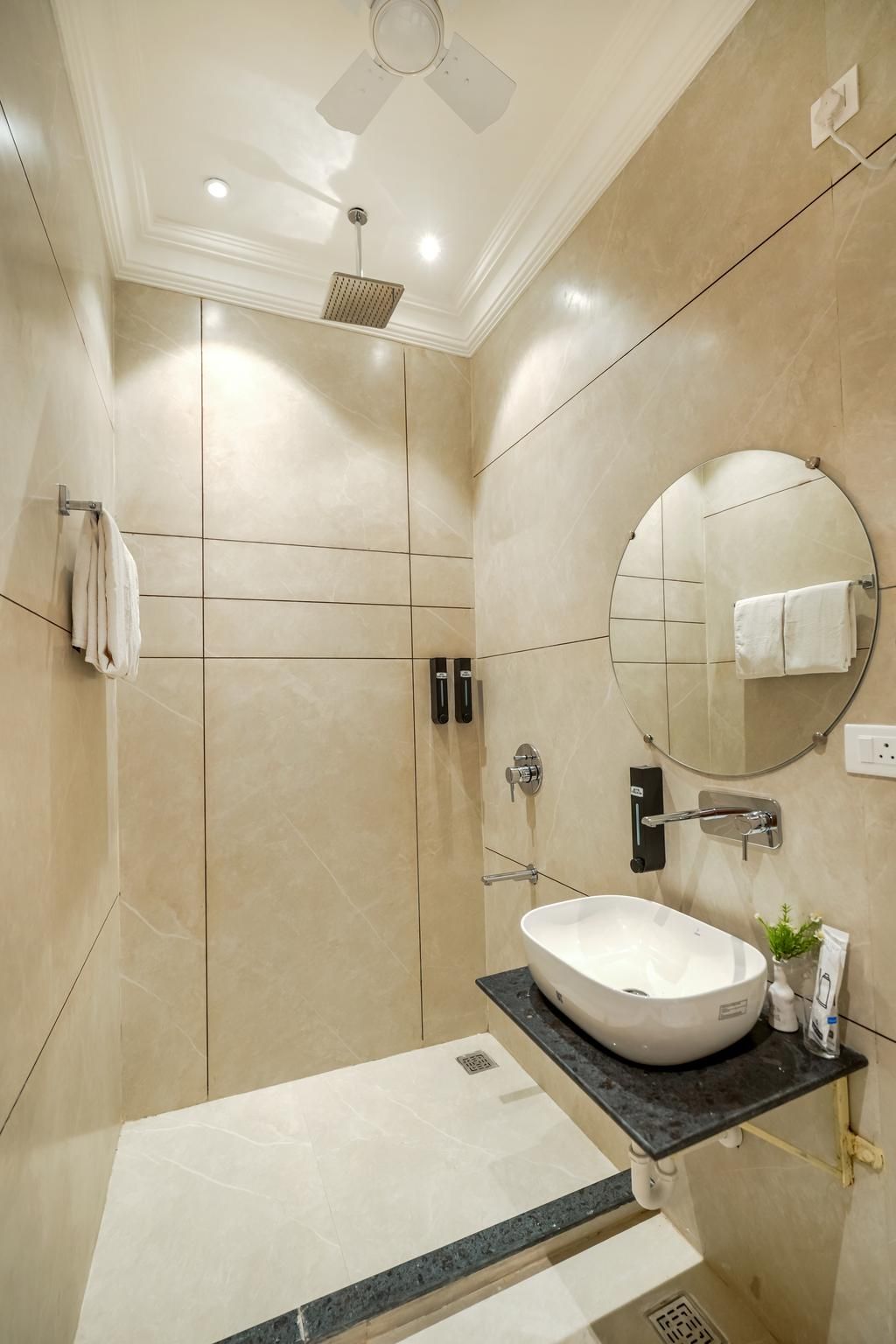 Levelup Plus Sukoon Inn Deluxe Room 3