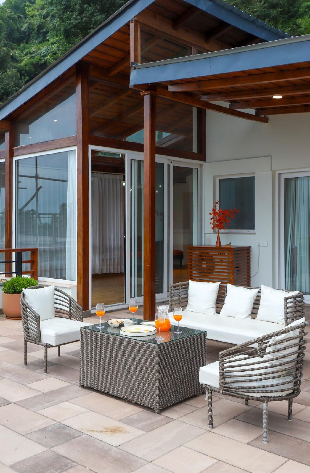 ELIVAAS 4 BHK With Lake View - Antarmann Casa Nova