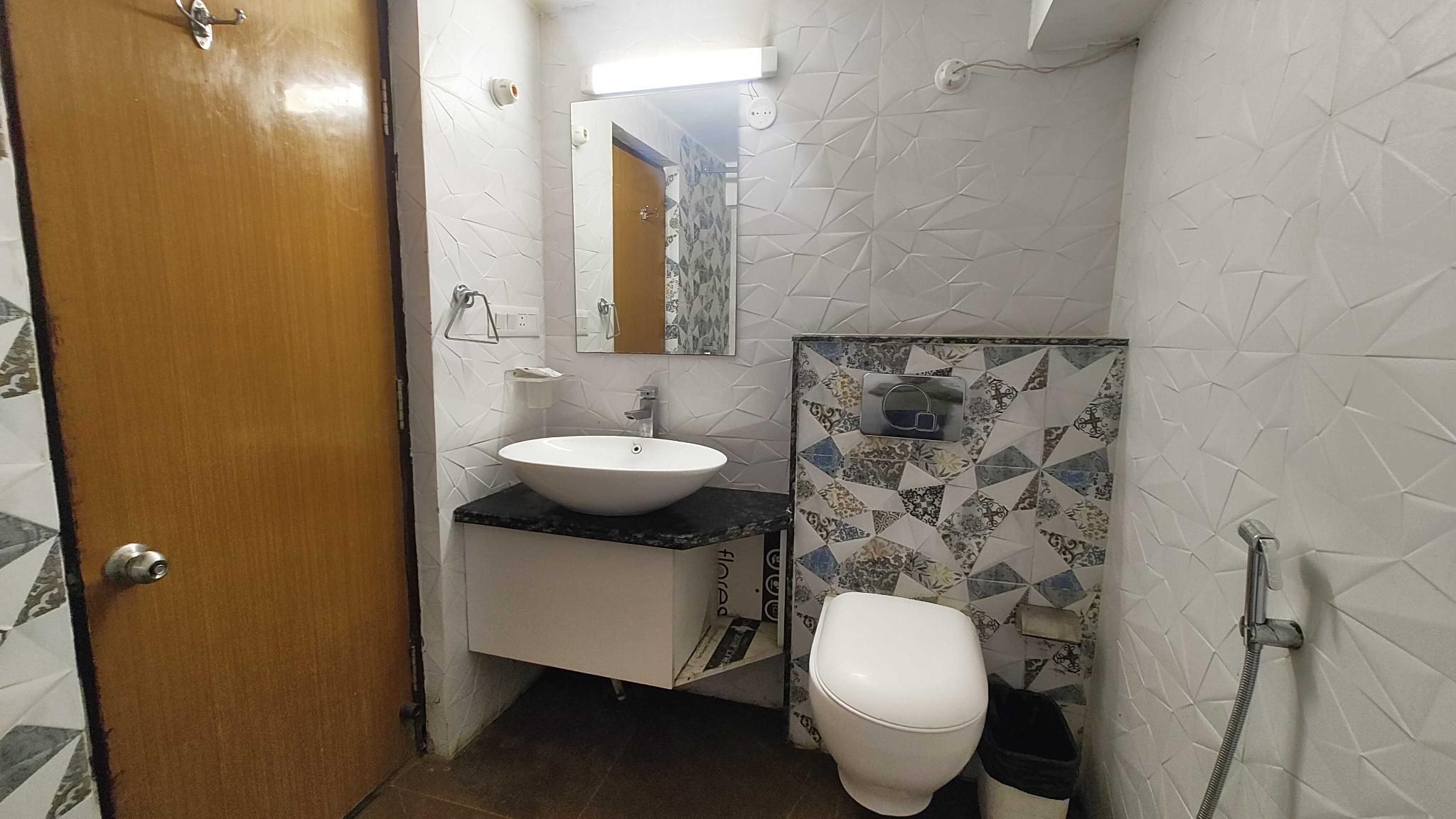 Collection O Collection O Kumhrar Archeological Park Hotel Karuna Palace Classic Triple Room 3