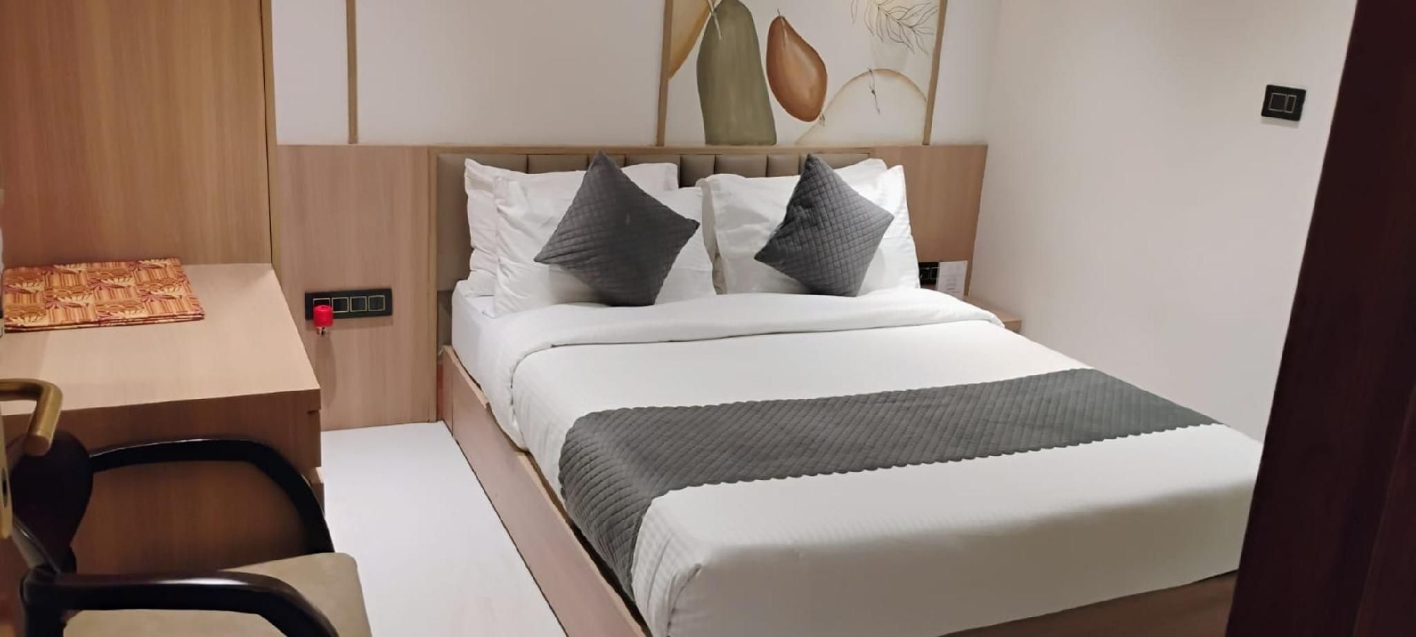 Hotel Varshish Inn Business 2