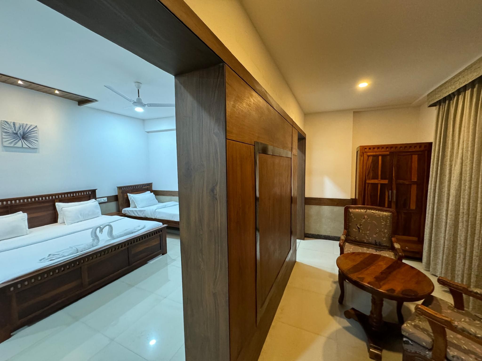 Col's Hotel Uphaar Deluxe Family Room 3