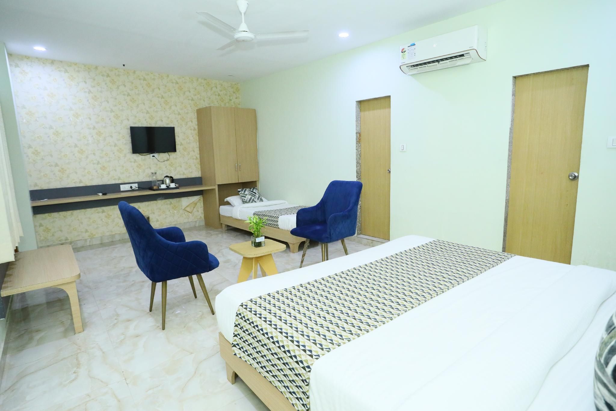 Hotel Shree Khodiyar by Rangoli Family Room 2
