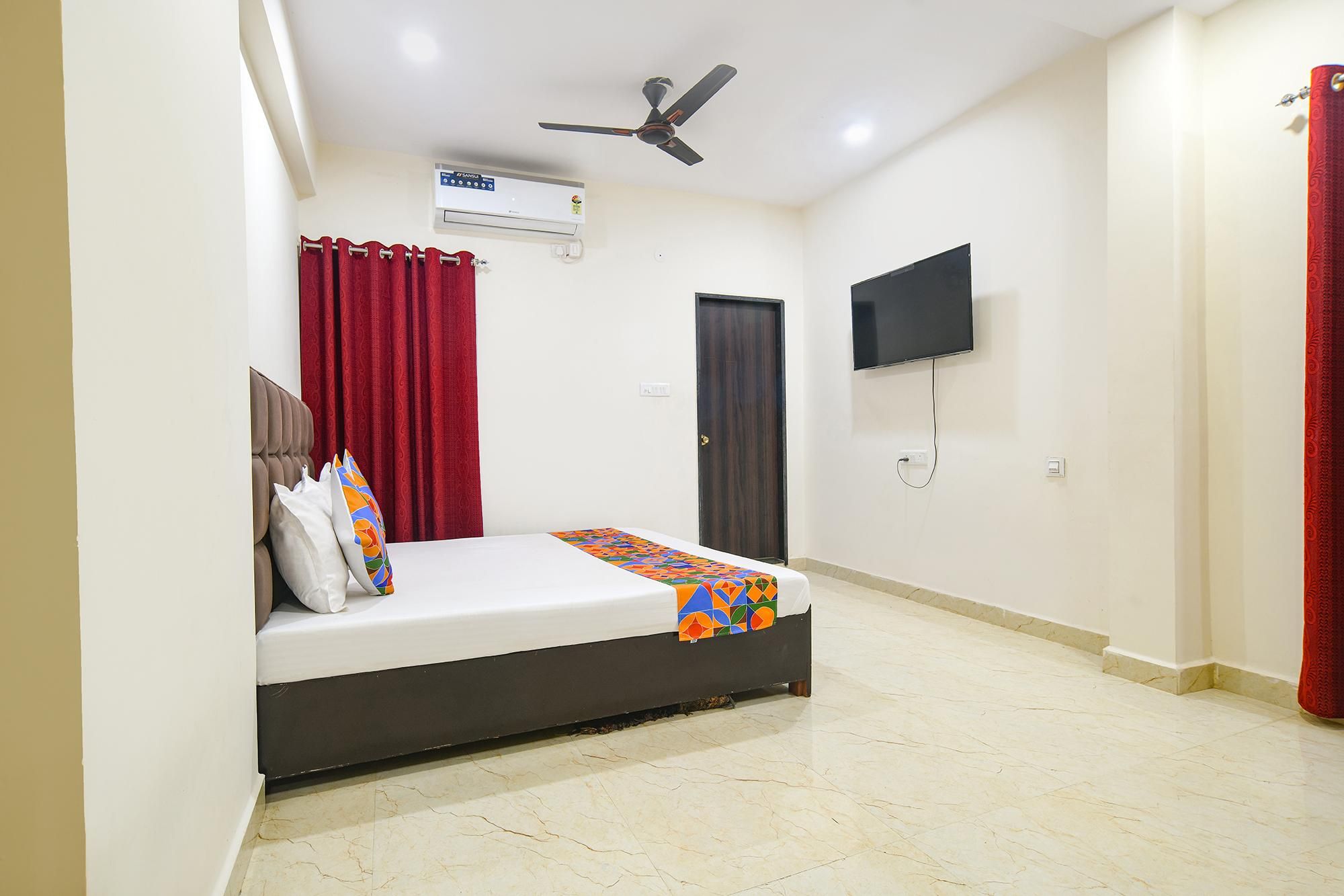 Fabhotel Parijat Deluxe Room 2