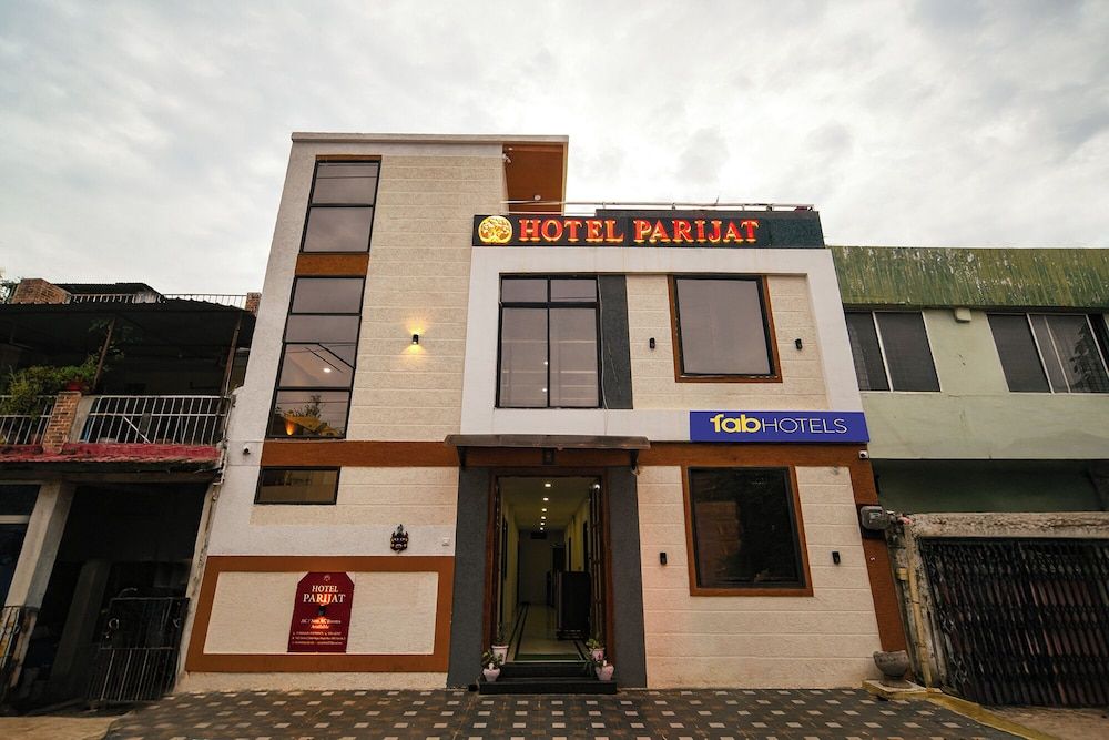 Fabhotel Parijat