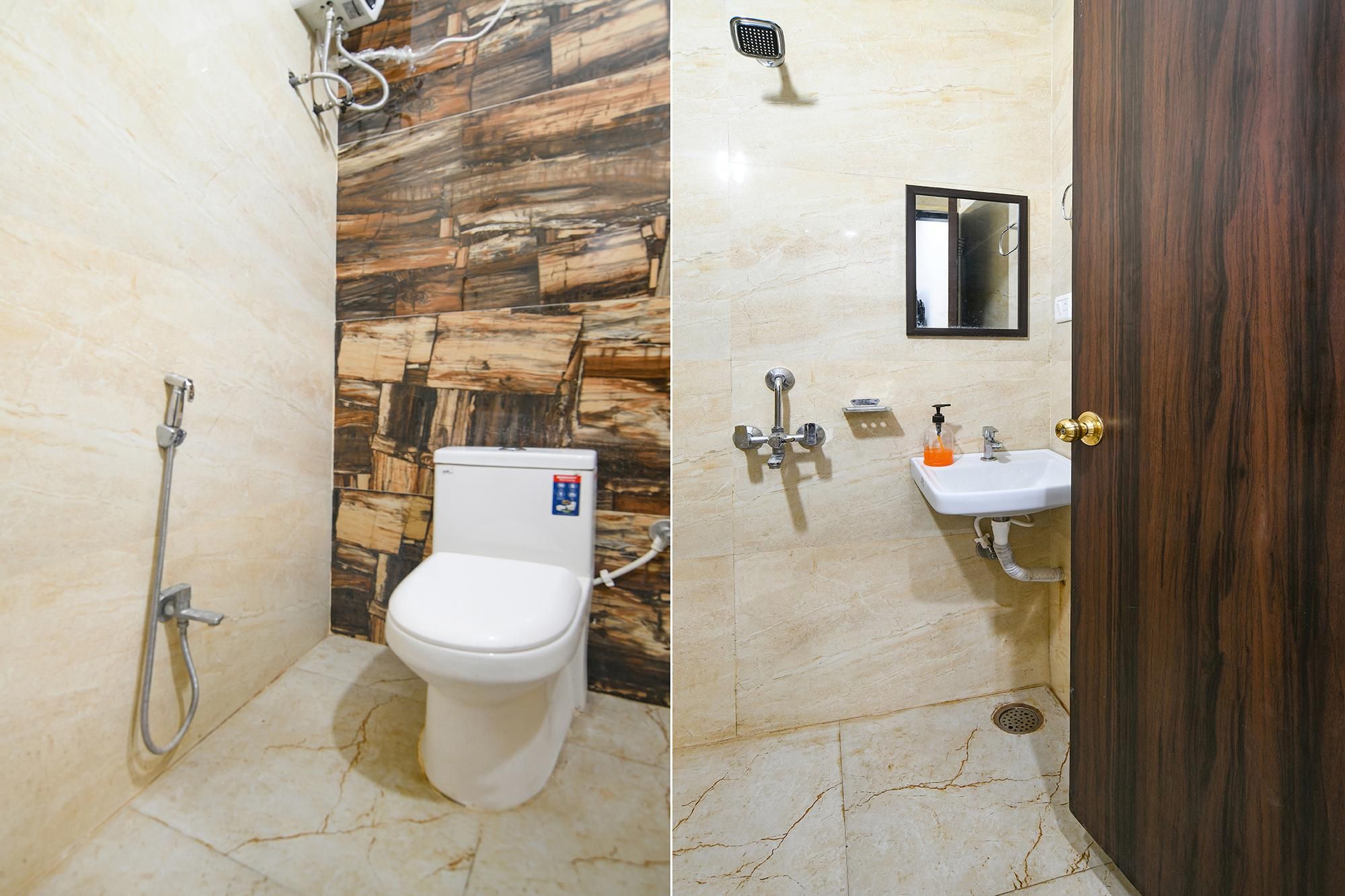 Fabhotel Parijat Deluxe Room 3