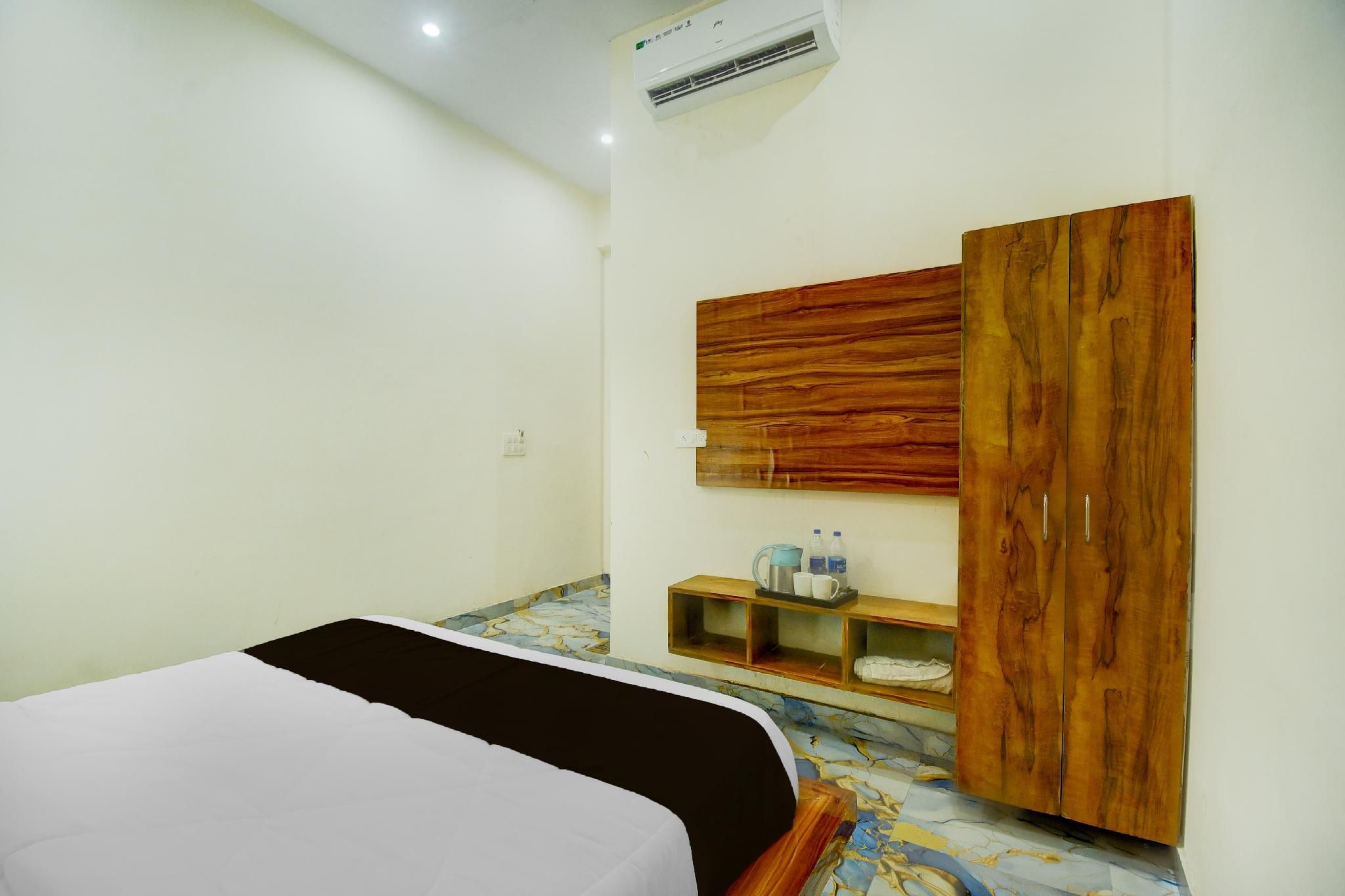 Hotel O by OYO The Suresh Mahal Resort