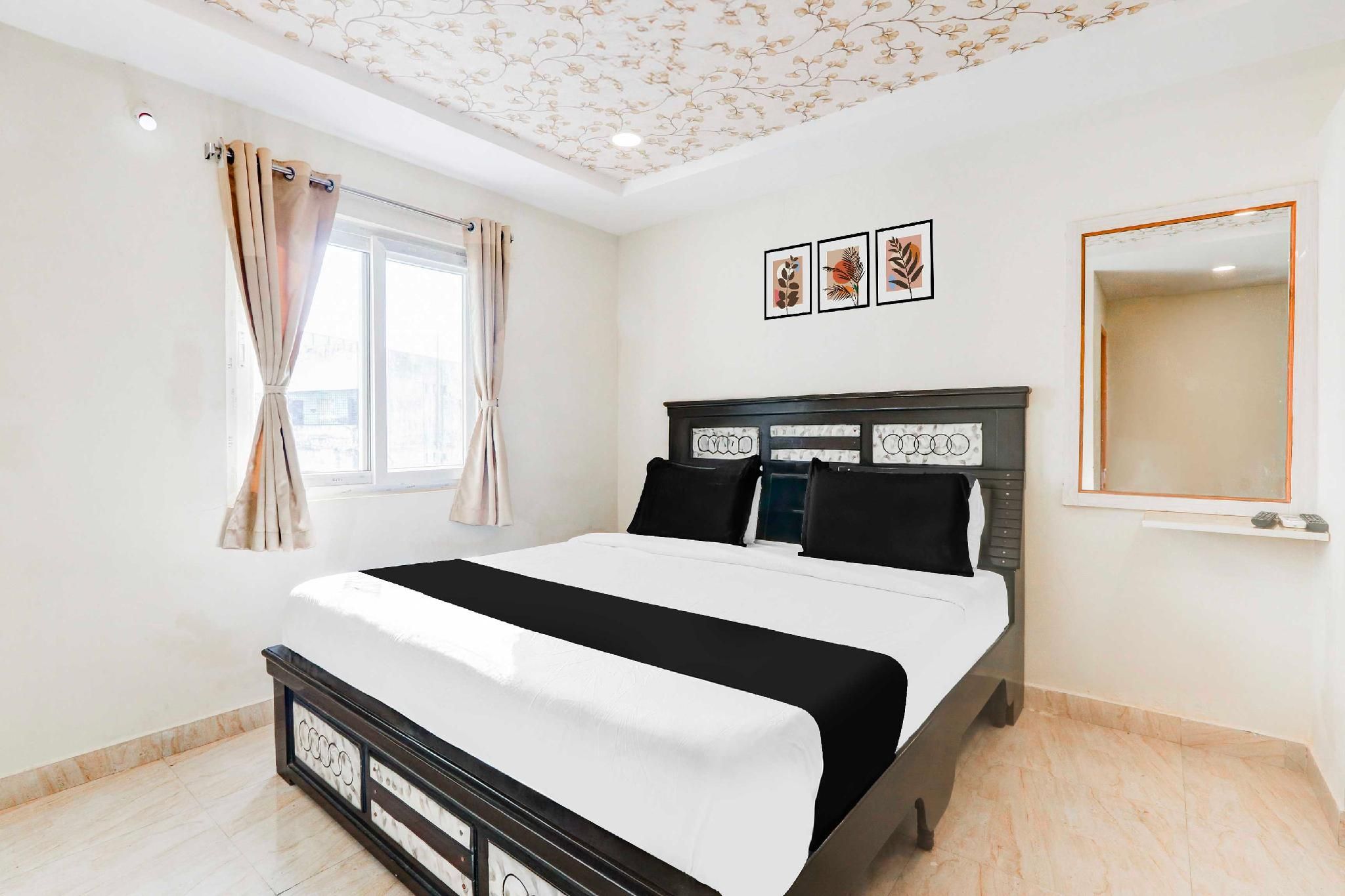 Hotel O Warangal Central Station Classic Triple Room