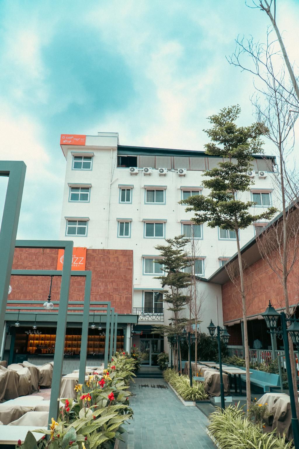 Snap Inn Rooms by the Buzz House