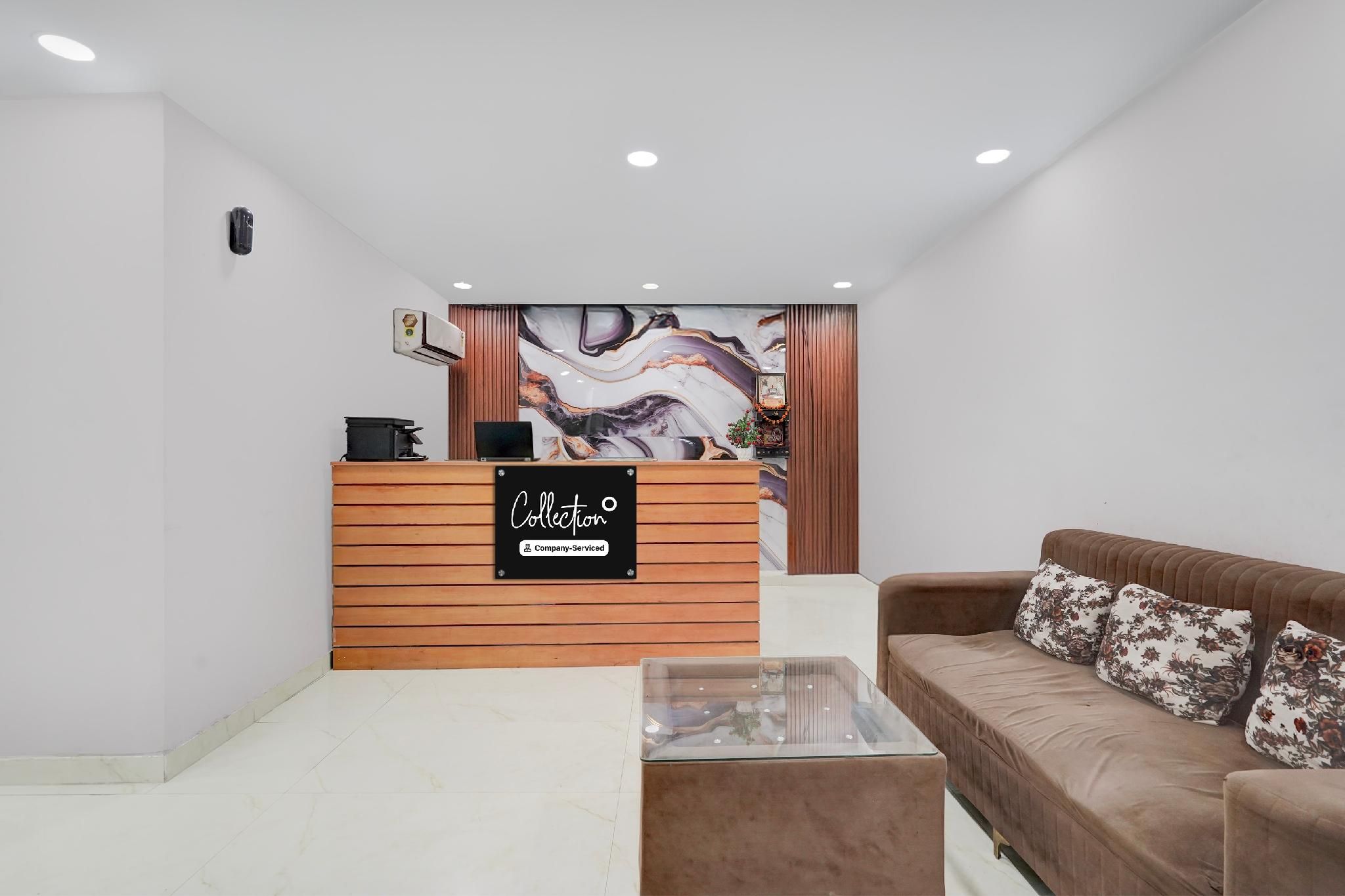 Collection O Sector 18 Metro station