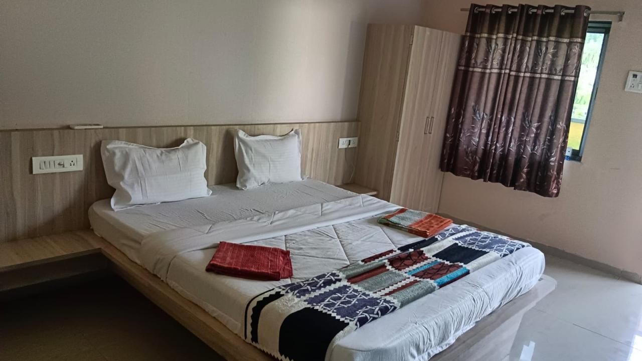 Raj Resort And Banquet Hall Deluxe