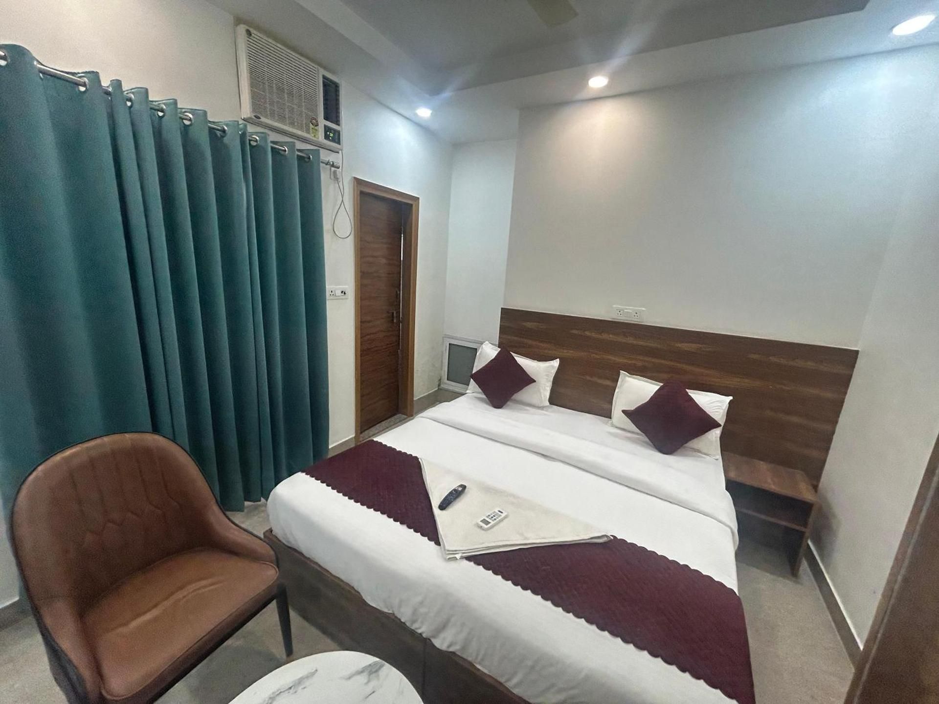 RC Stays Deluxe Room 3