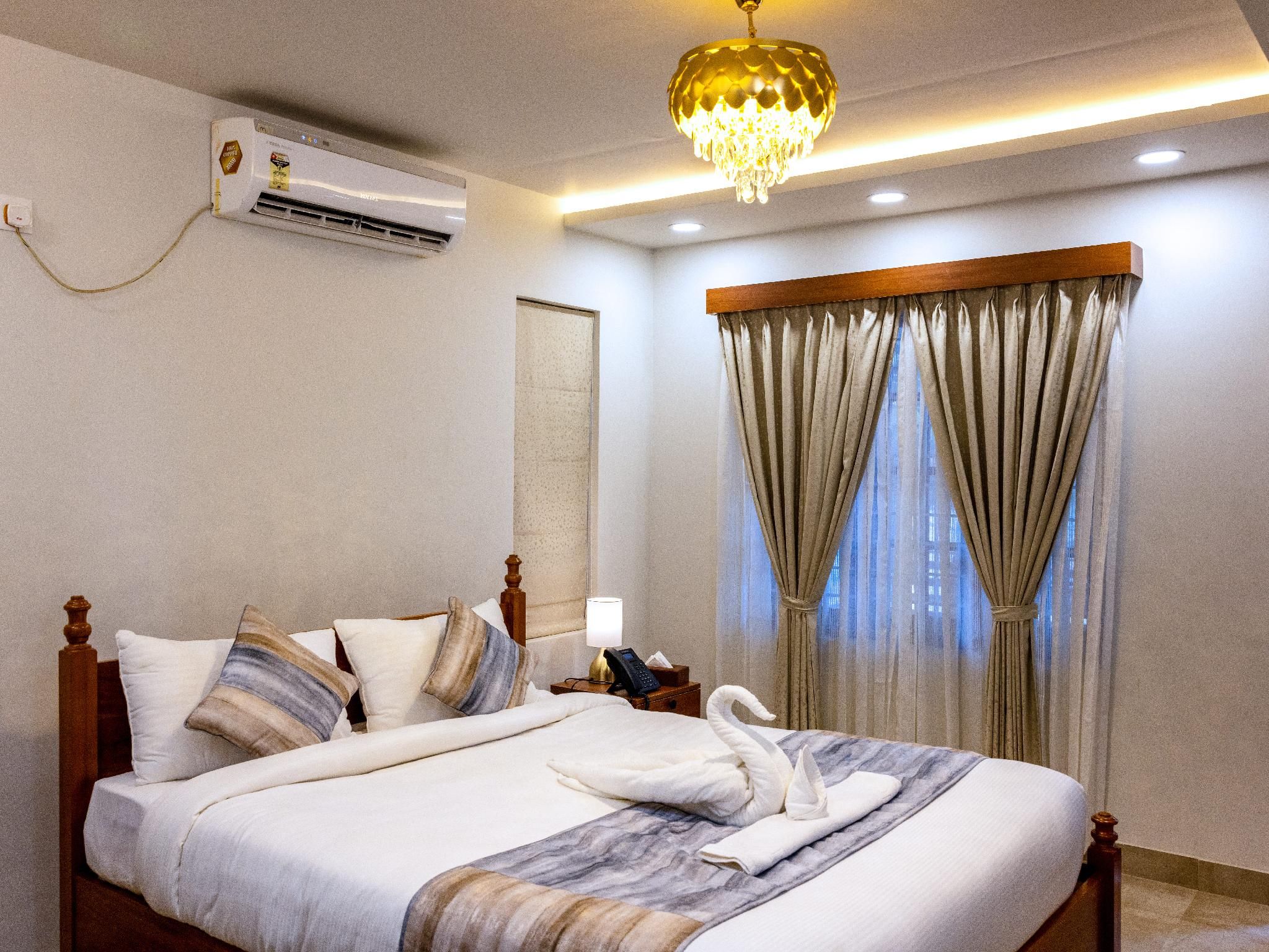 Suite with Sea View or City View