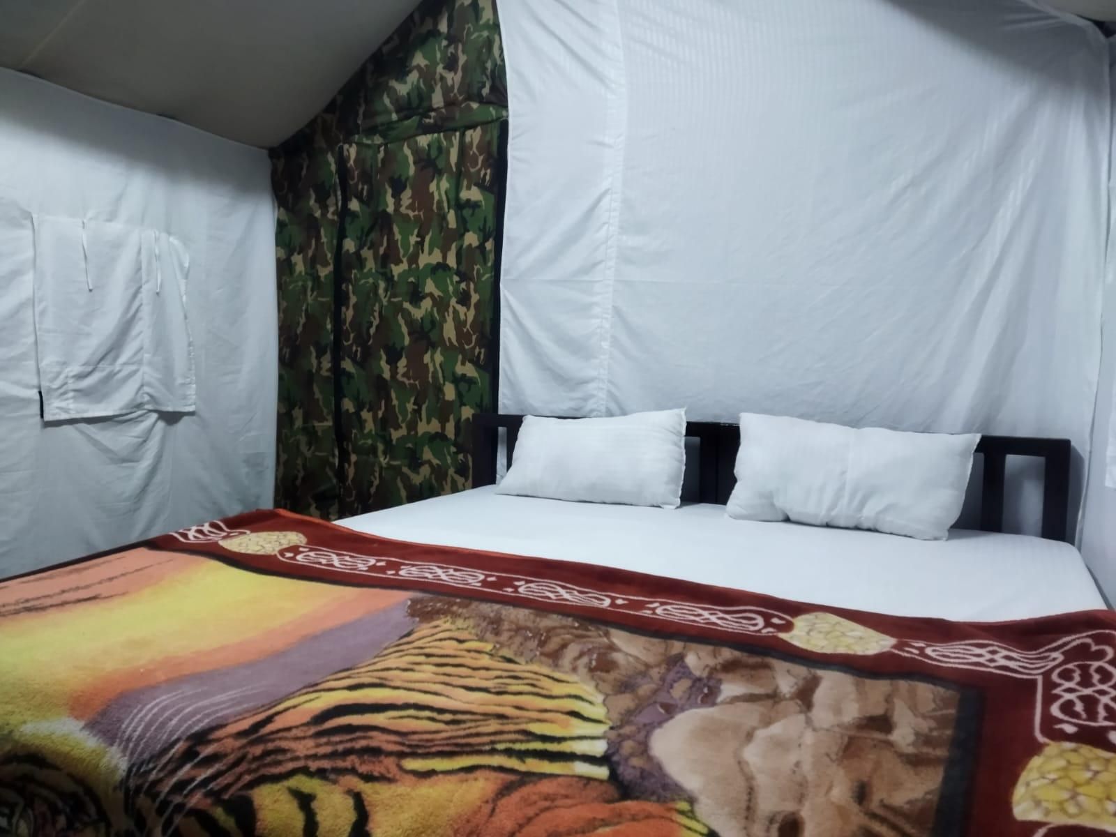 Camp World Deluxe Camping King Room 2