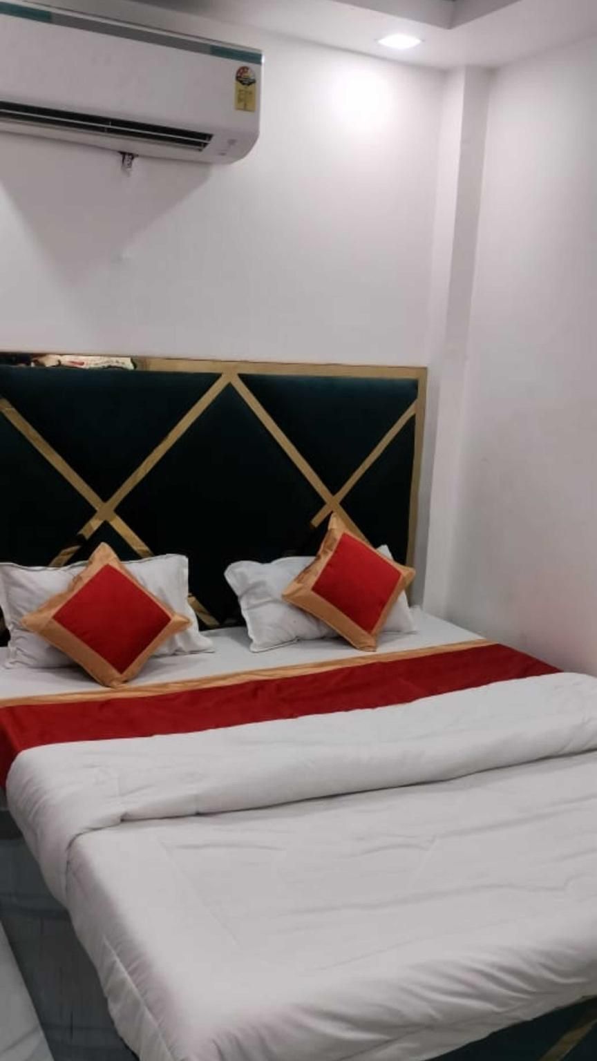 Shri Nanhu Hotel Double Bed - AC Room