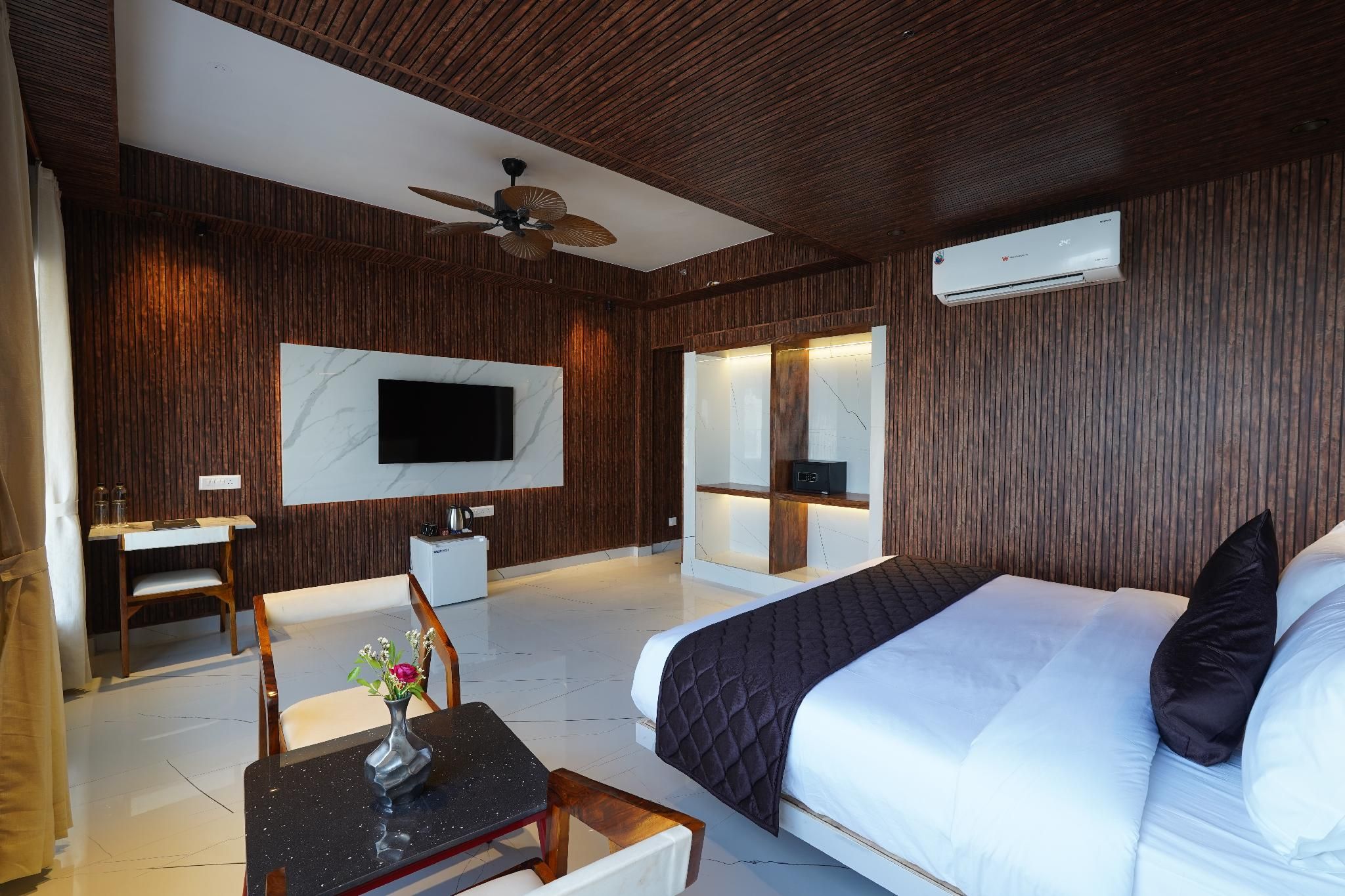 Shakuntalam Hotels                                 Suite