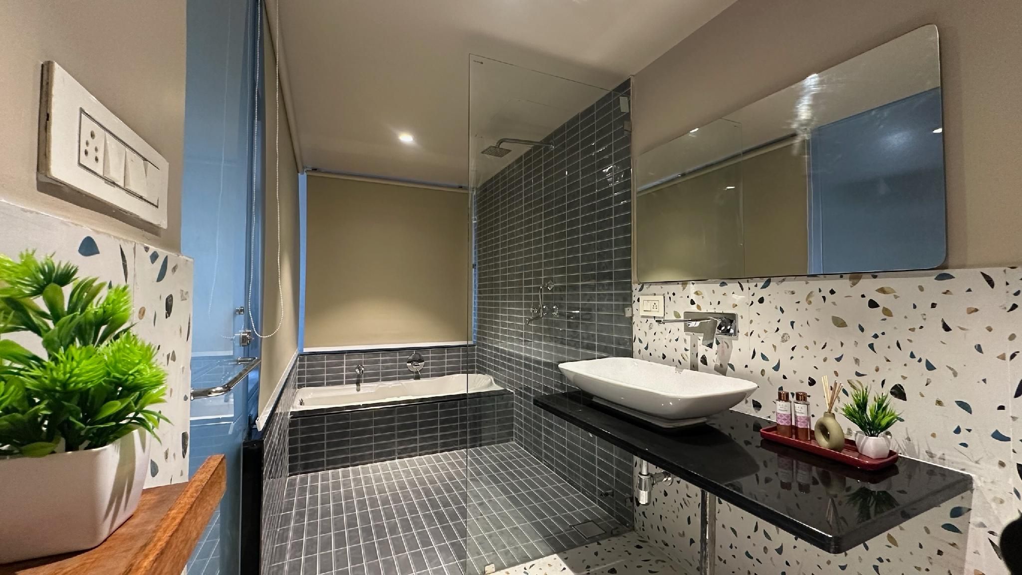 Hued – A boutique Stay Studio Apartment 1 2