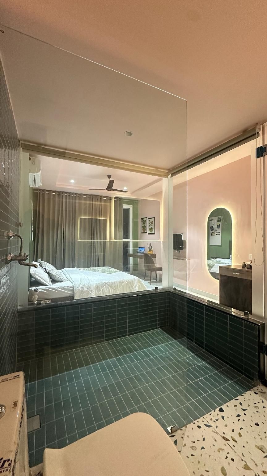 Hued – A boutique Stay Room with Balcony 2