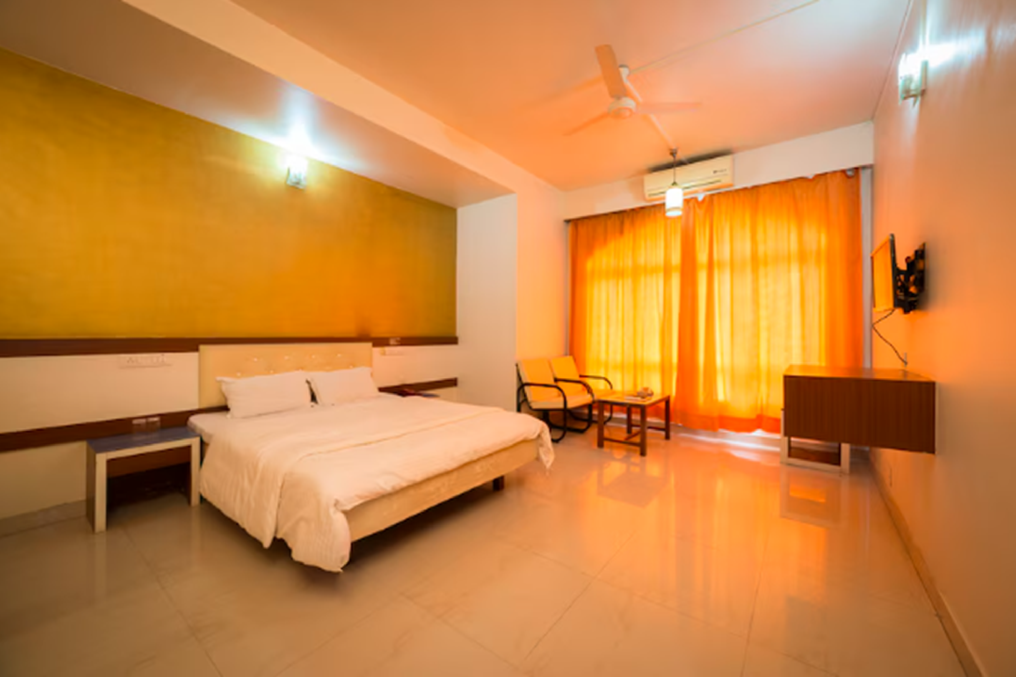 Hotel Rajtara Deluxe Air Conditioning Room 3