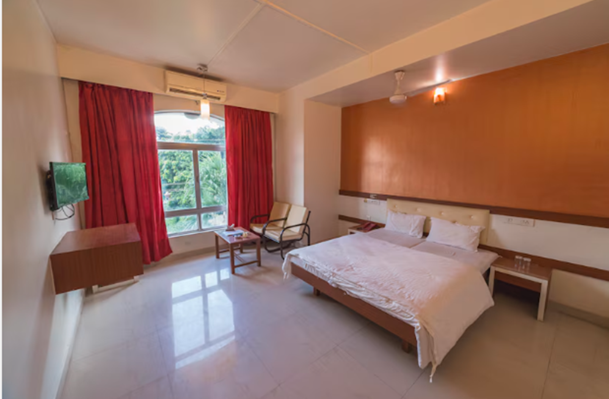 Hotel Rajtara Deluxe Air Conditioning Room 2