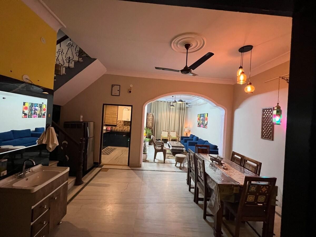 SAACHA HOUSE'