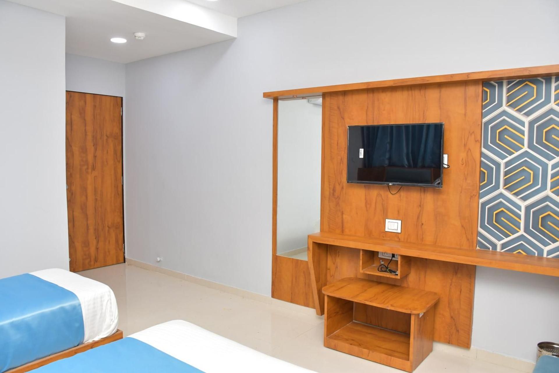 Shared lounge/TV area