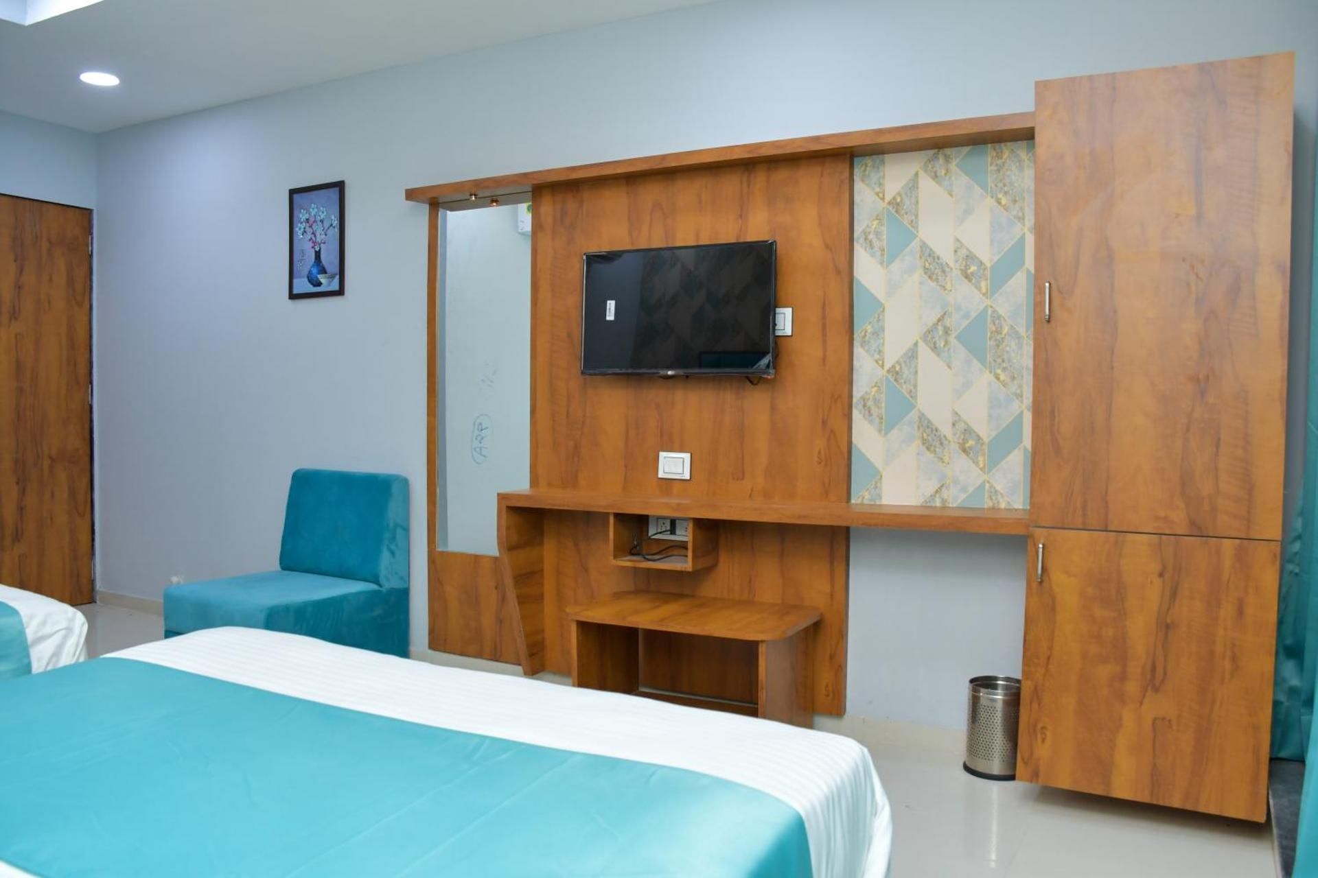 Shared lounge/TV area