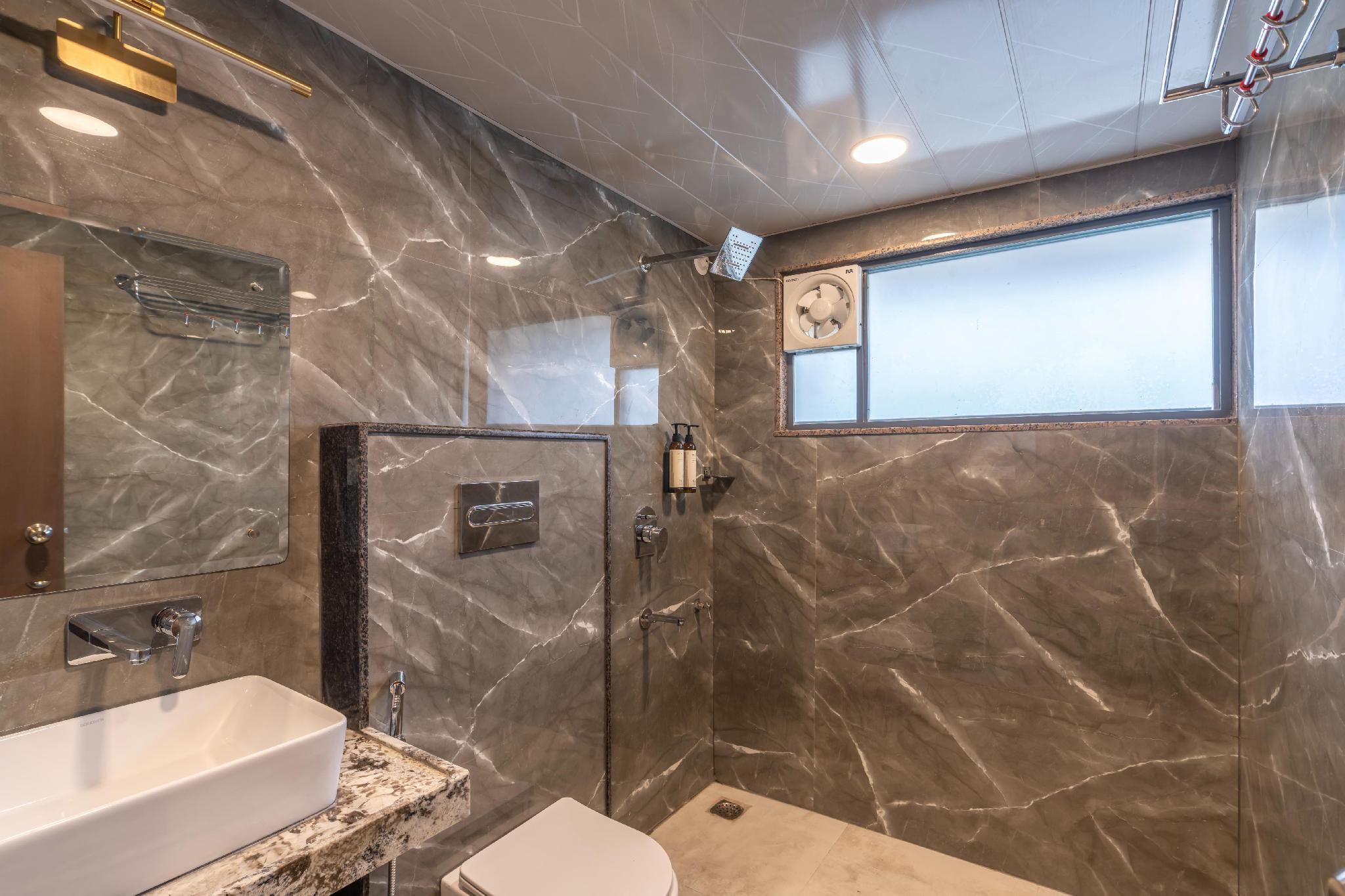 Bed in 4 Bed Mixed Dormitory Room with Ensuite Bathroom