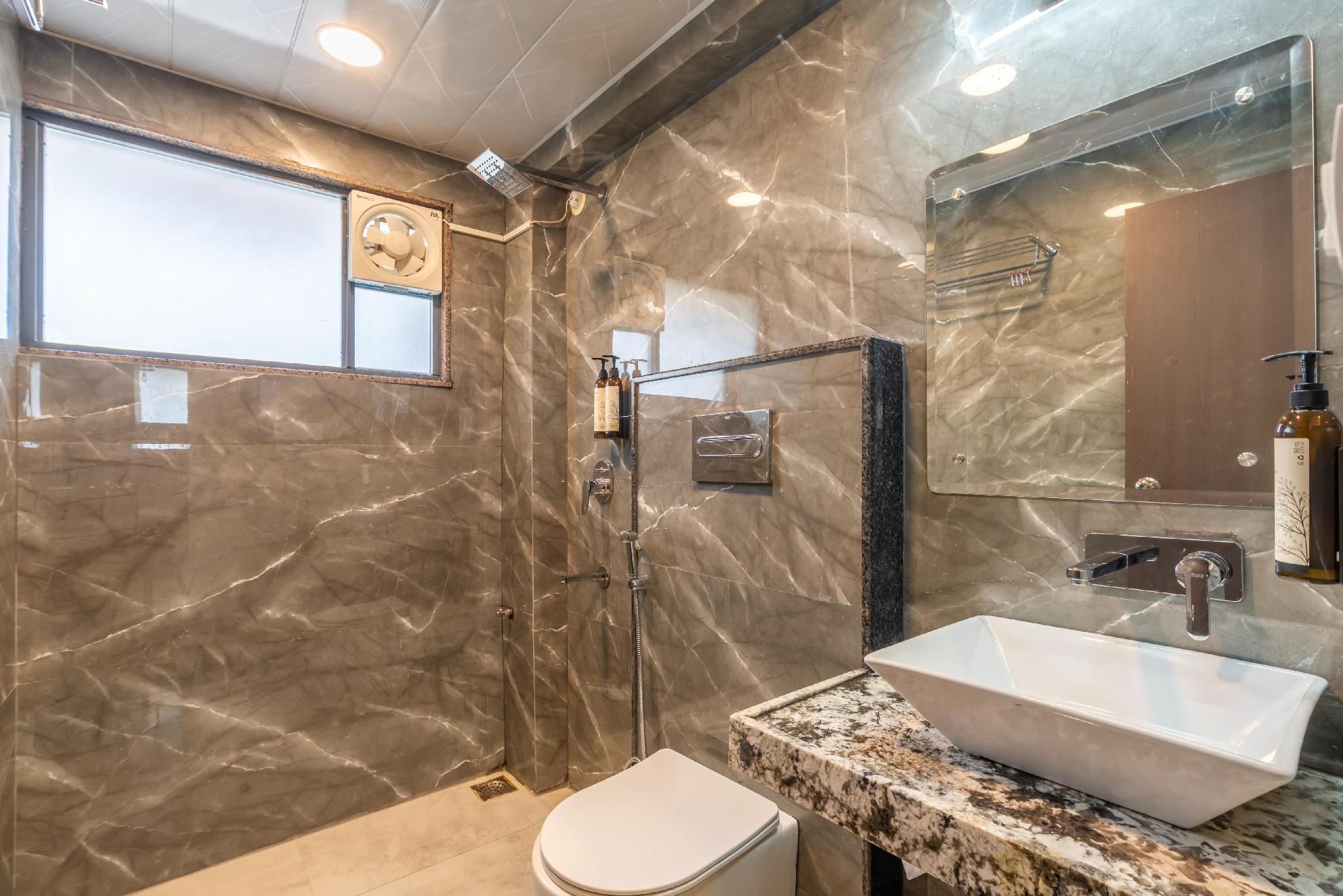 Bed In 6 Bed Mixed Dormitory Room With Ensuite Bathroom