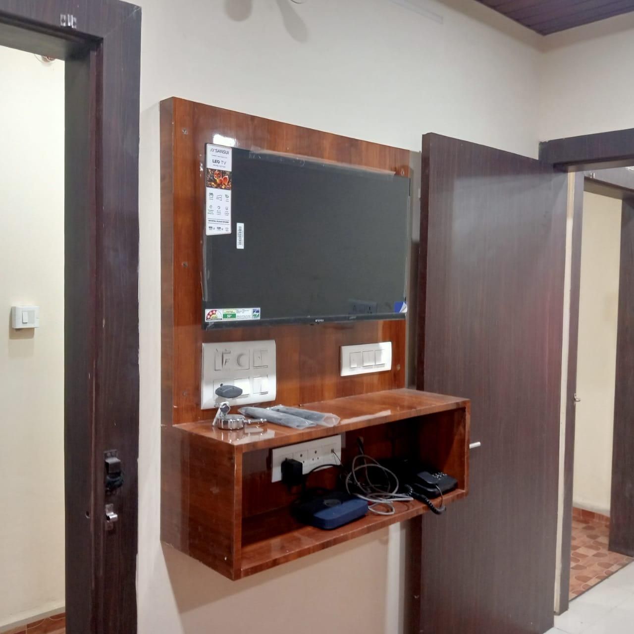 Shared lounge/TV area